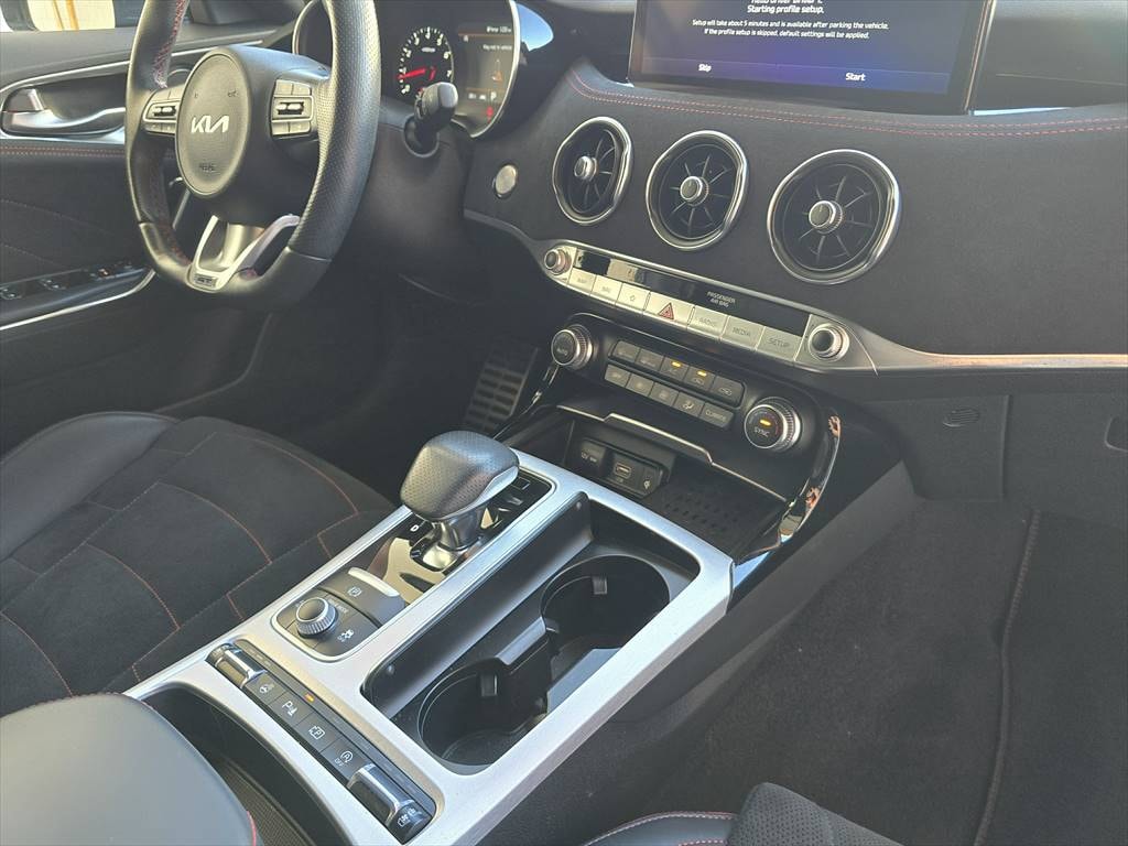 KIA Stinger 3.3 T-GDi GT Automat AWD-image-14