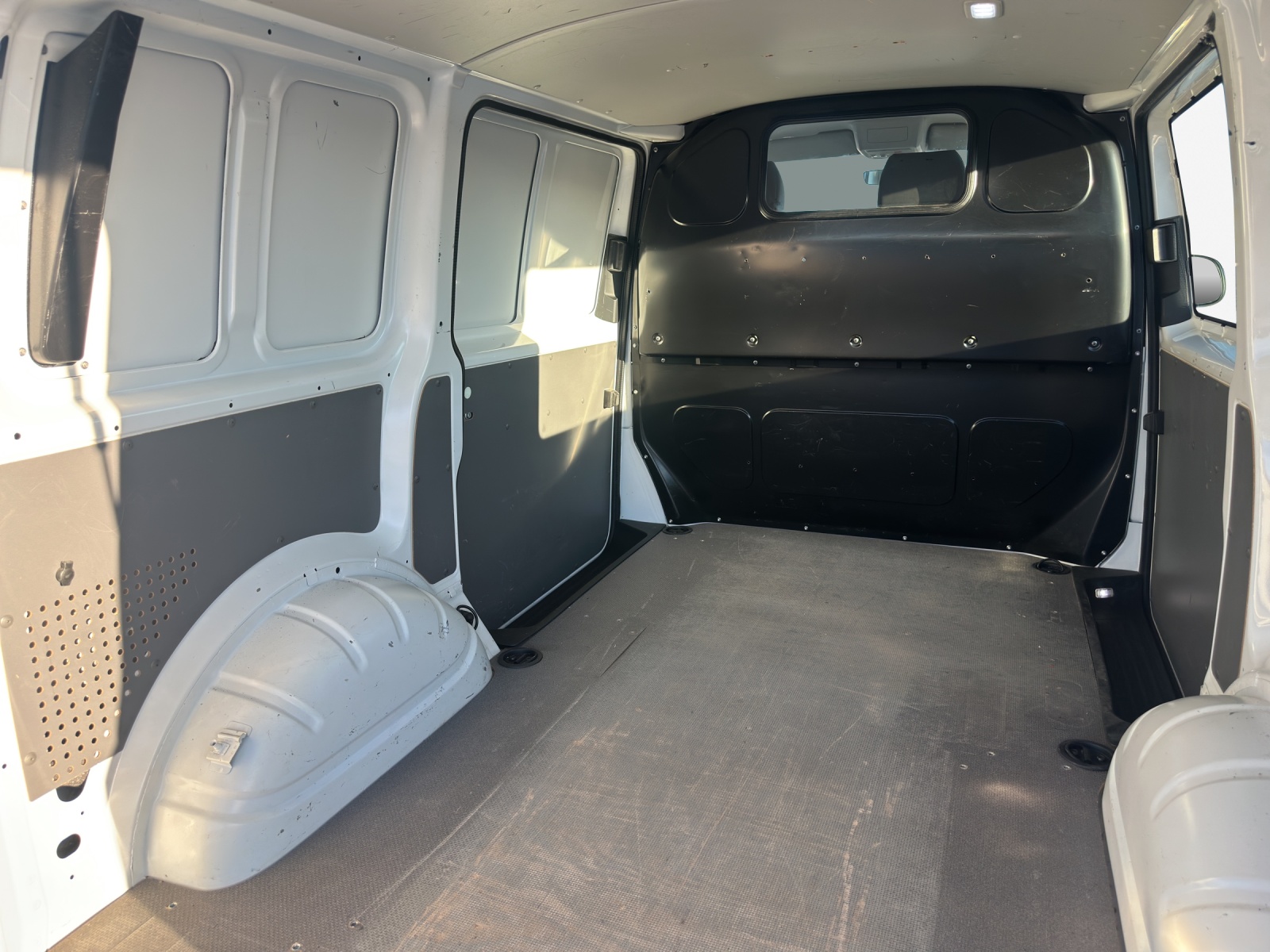 VW T6.1 2.0 TDI-image-14