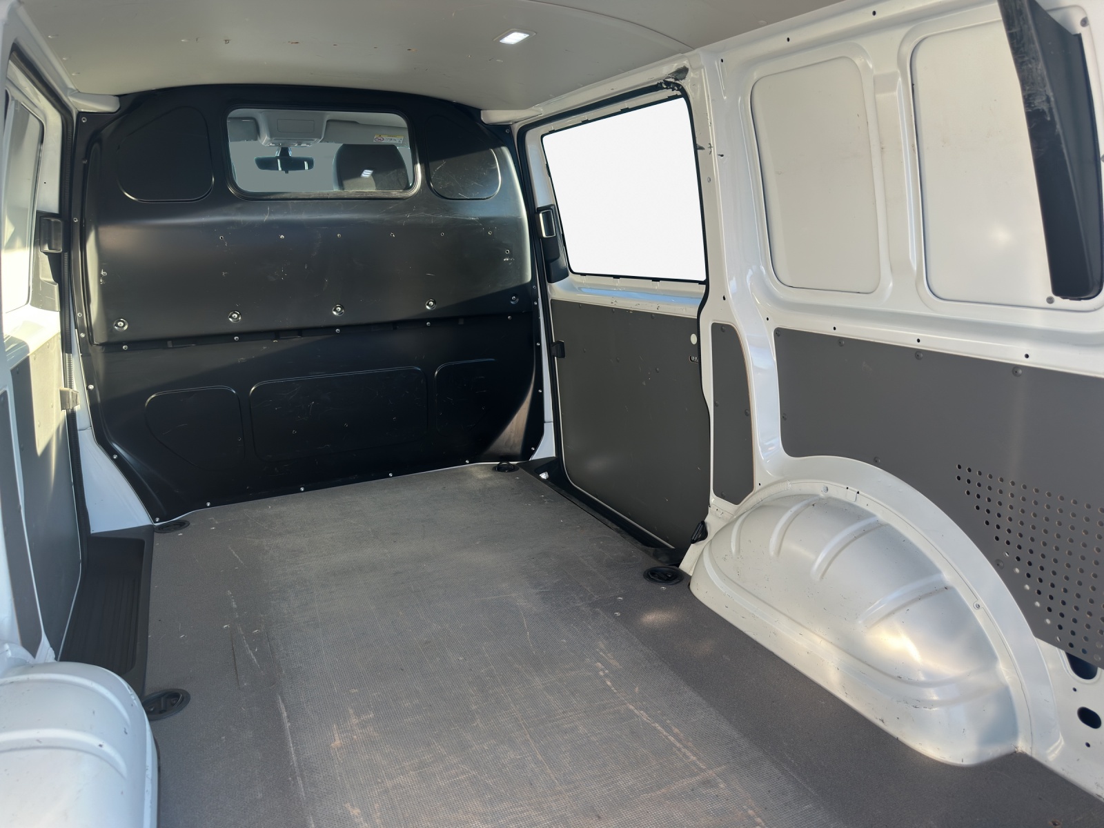 VW T6.1 2.0 TDI-image-13