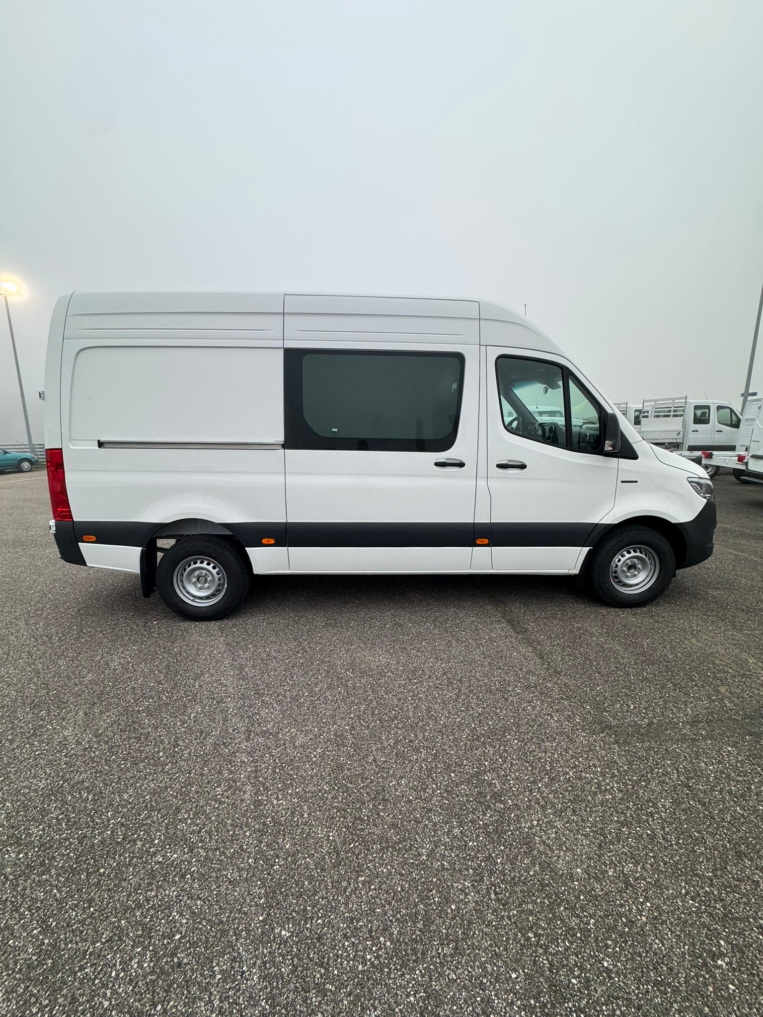 MERCEDES-BENZ eSprinter 320 81kWh Standard Normal Pro-image-3