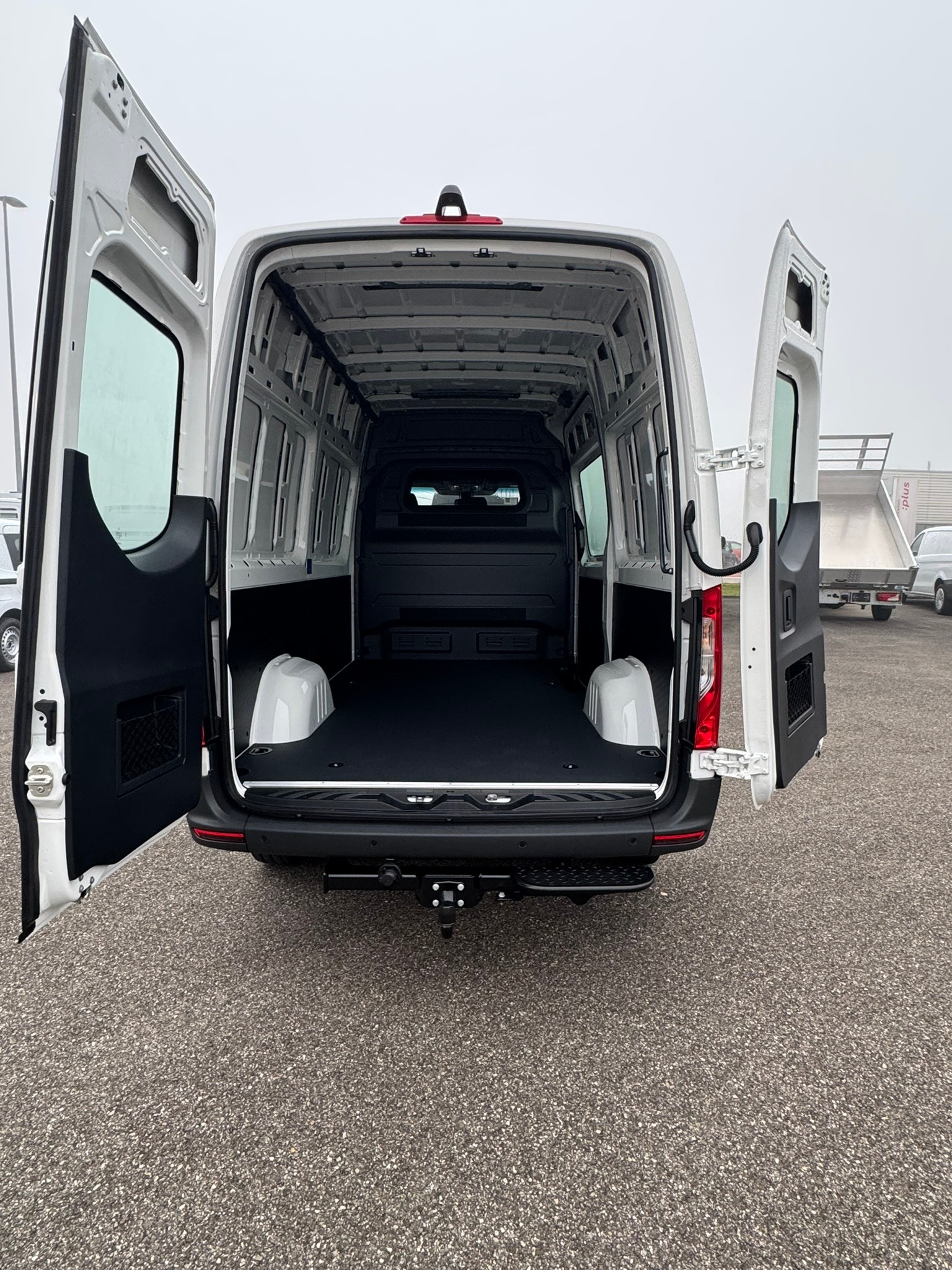 MERCEDES-BENZ eSprinter 320 81kWh Standard Normal Pro-image-7