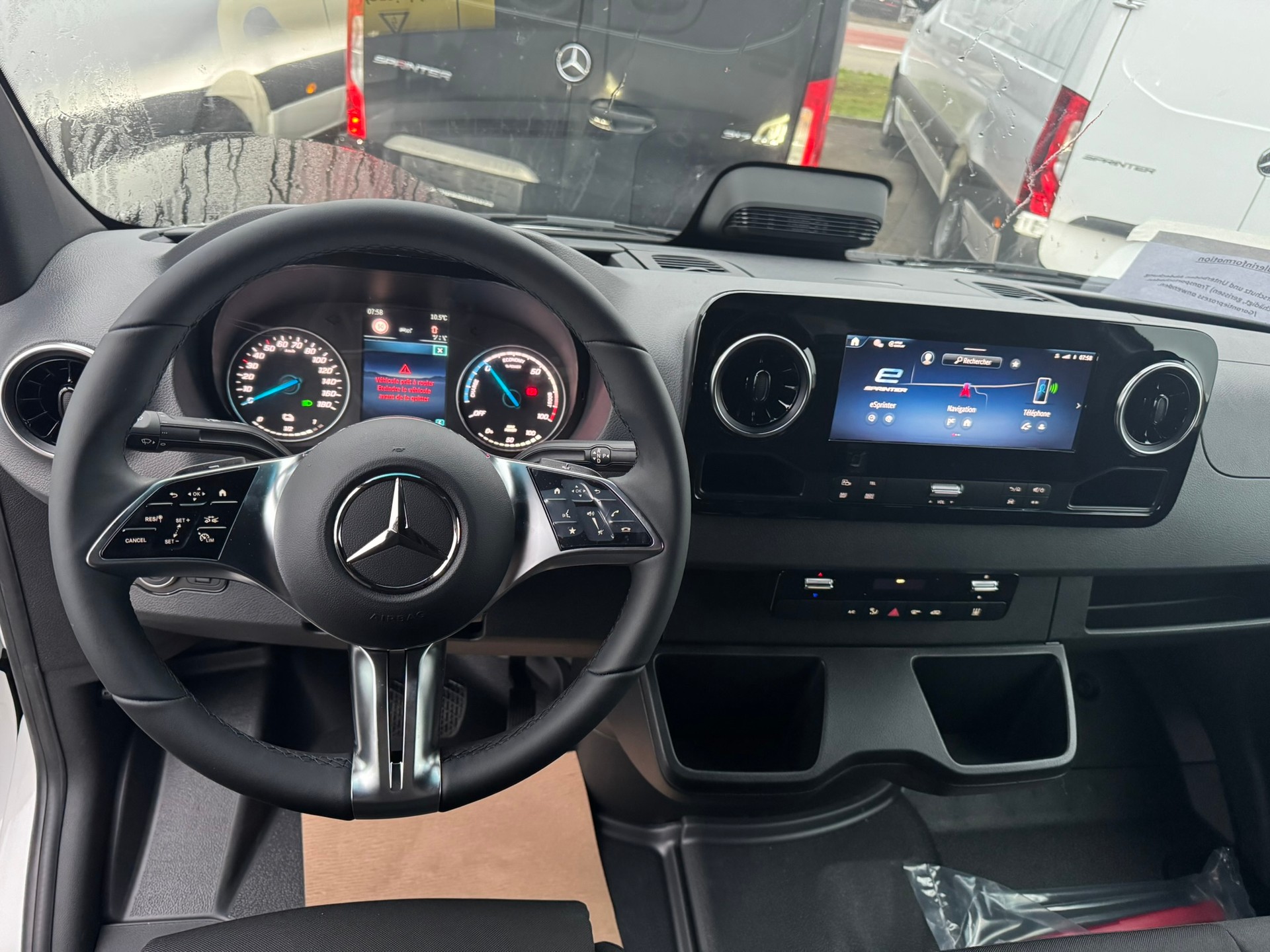 MERCEDES-BENZ eSprinter 320 81kWh Standard Normal Pro-image-1