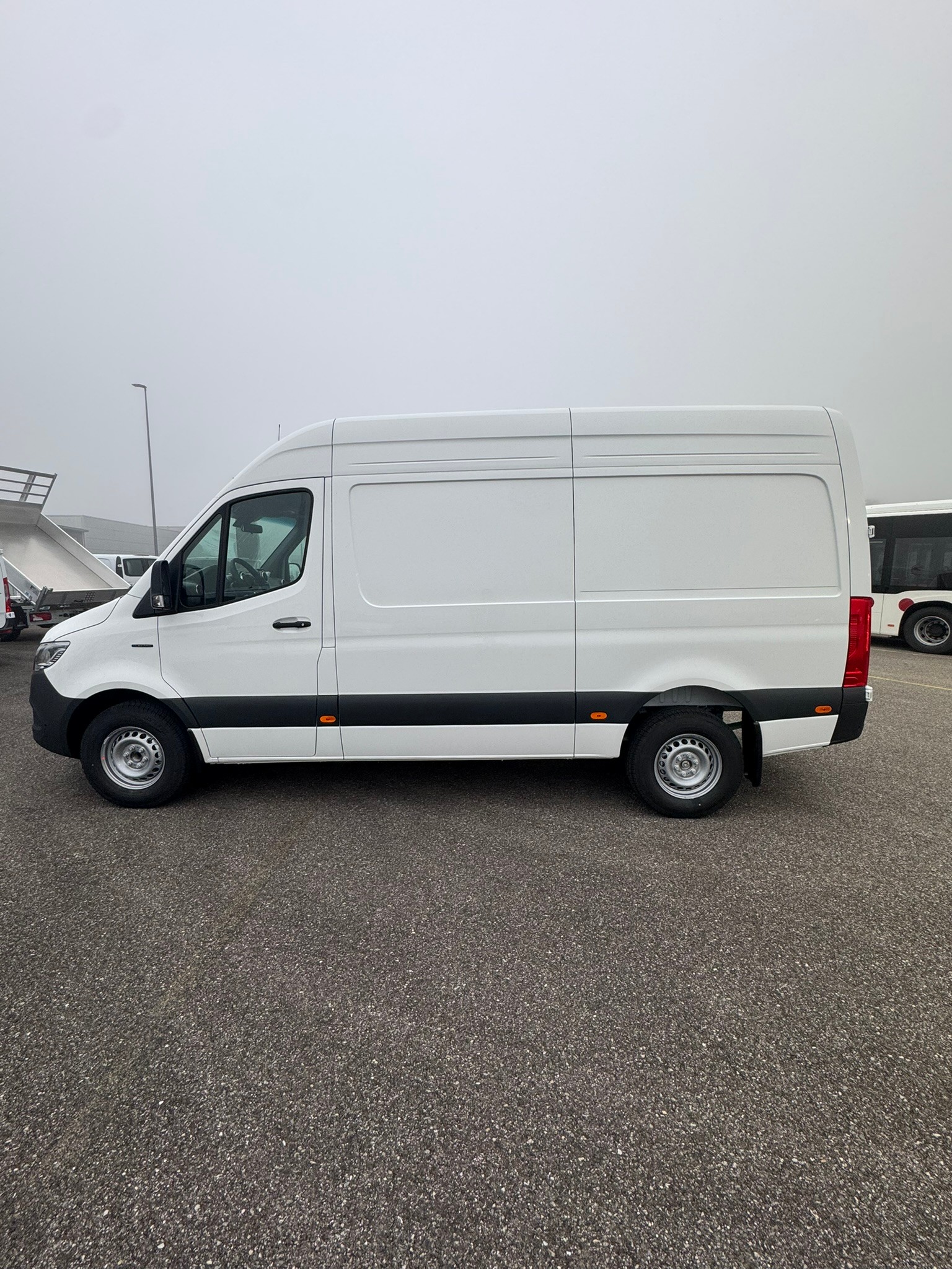 MERCEDES-BENZ eSprinter 320 81kWh Standard Normal Pro-image-5