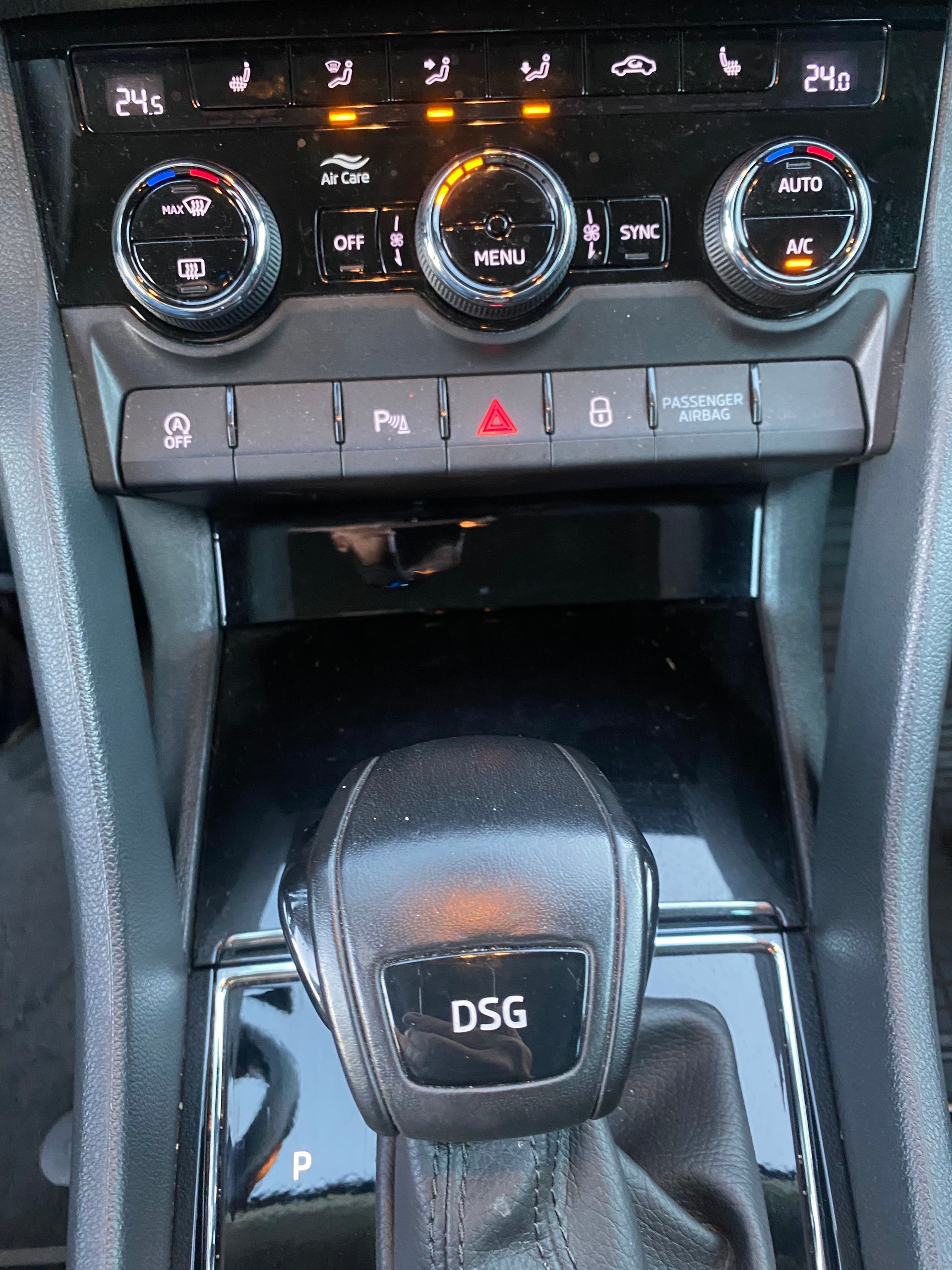 SKODA Karoq 1.5 TSI ACT Ambition DSG-image-10