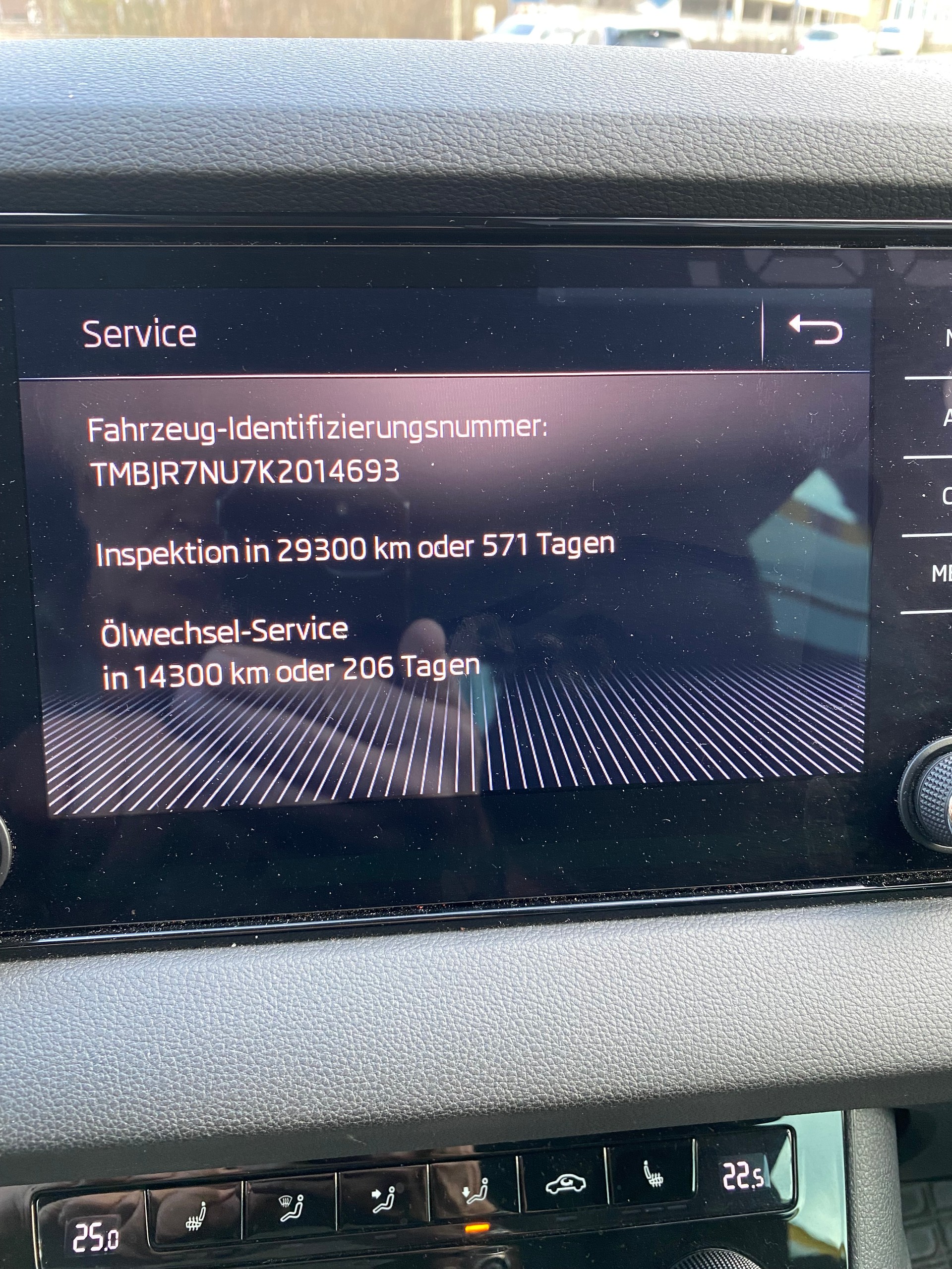 SKODA Karoq 1.5 TSI ACT Ambition DSG-image-11