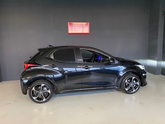 TOYOTA Yaris 1.5 VVT-i HSD Premium-image-3