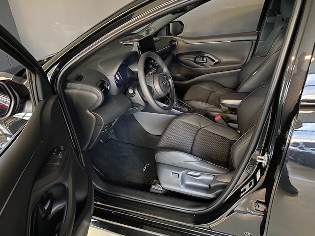 TOYOTA Yaris 1.5 VVT-i HSD Premium-image-8