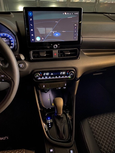 TOYOTA Yaris 1.5 VVT-i HSD Premium-image-12