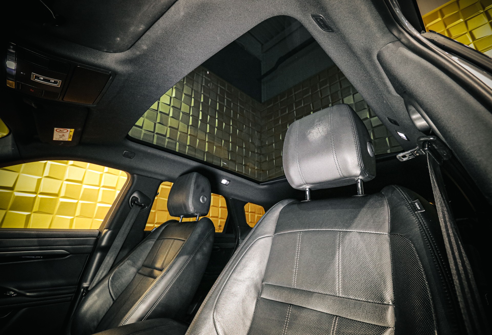 LAND ROVER Range Rover Evoque P200 R-Dynamic AT9-image-10