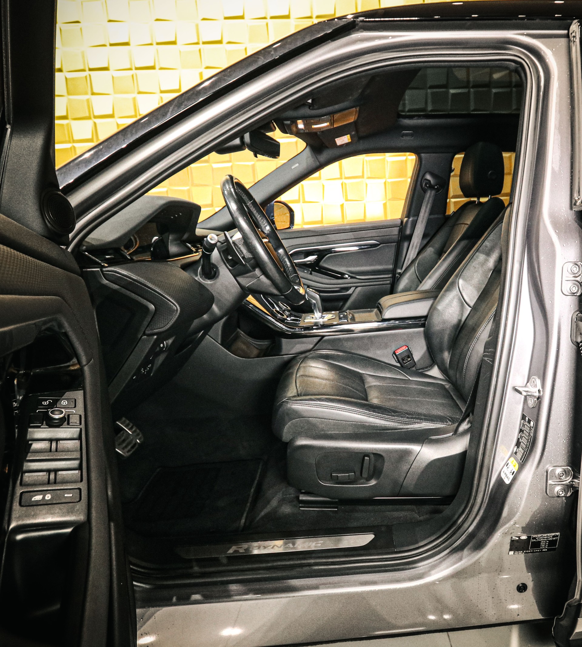 LAND ROVER Range Rover Evoque P200 R-Dynamic AT9-image-8