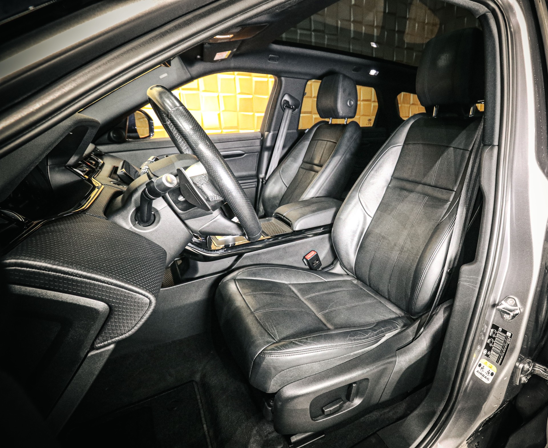 LAND ROVER Range Rover Evoque P200 R-Dynamic AT9-image-9