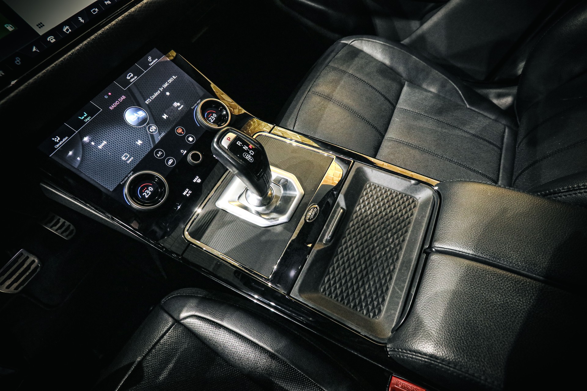 LAND ROVER Range Rover Evoque P200 R-Dynamic AT9-image-16