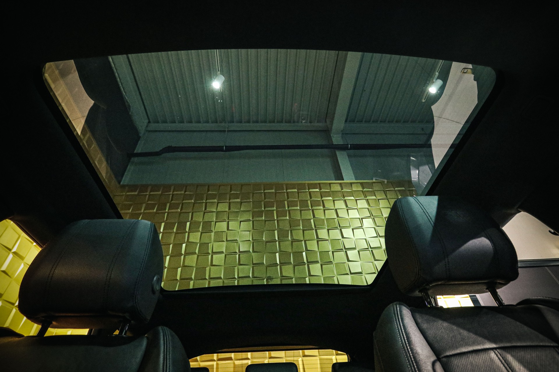 LAND ROVER Range Rover Evoque P200 R-Dynamic AT9-image-11