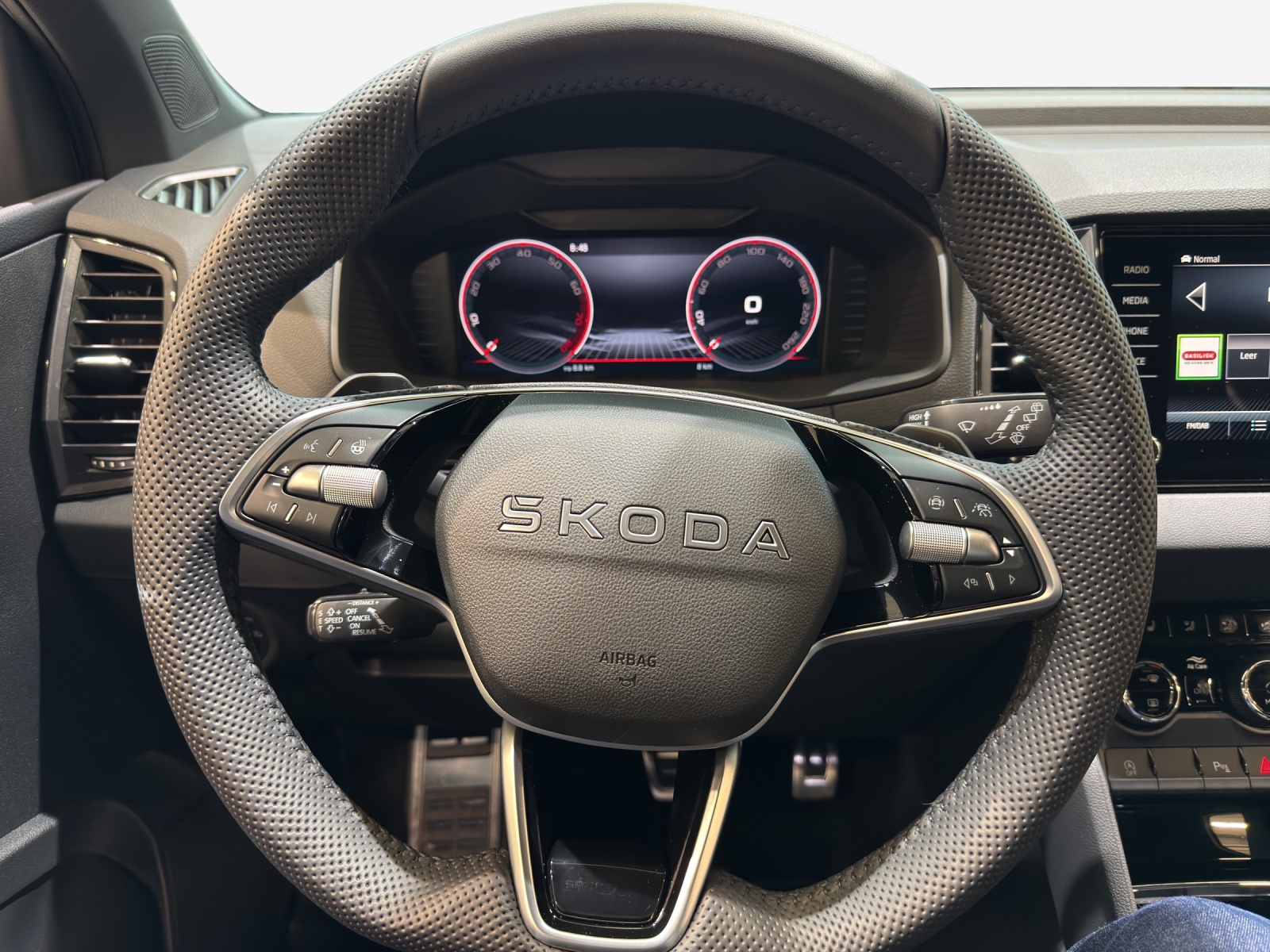 SKODA Karoq 1.5 TSI SportLine DSG-image-9