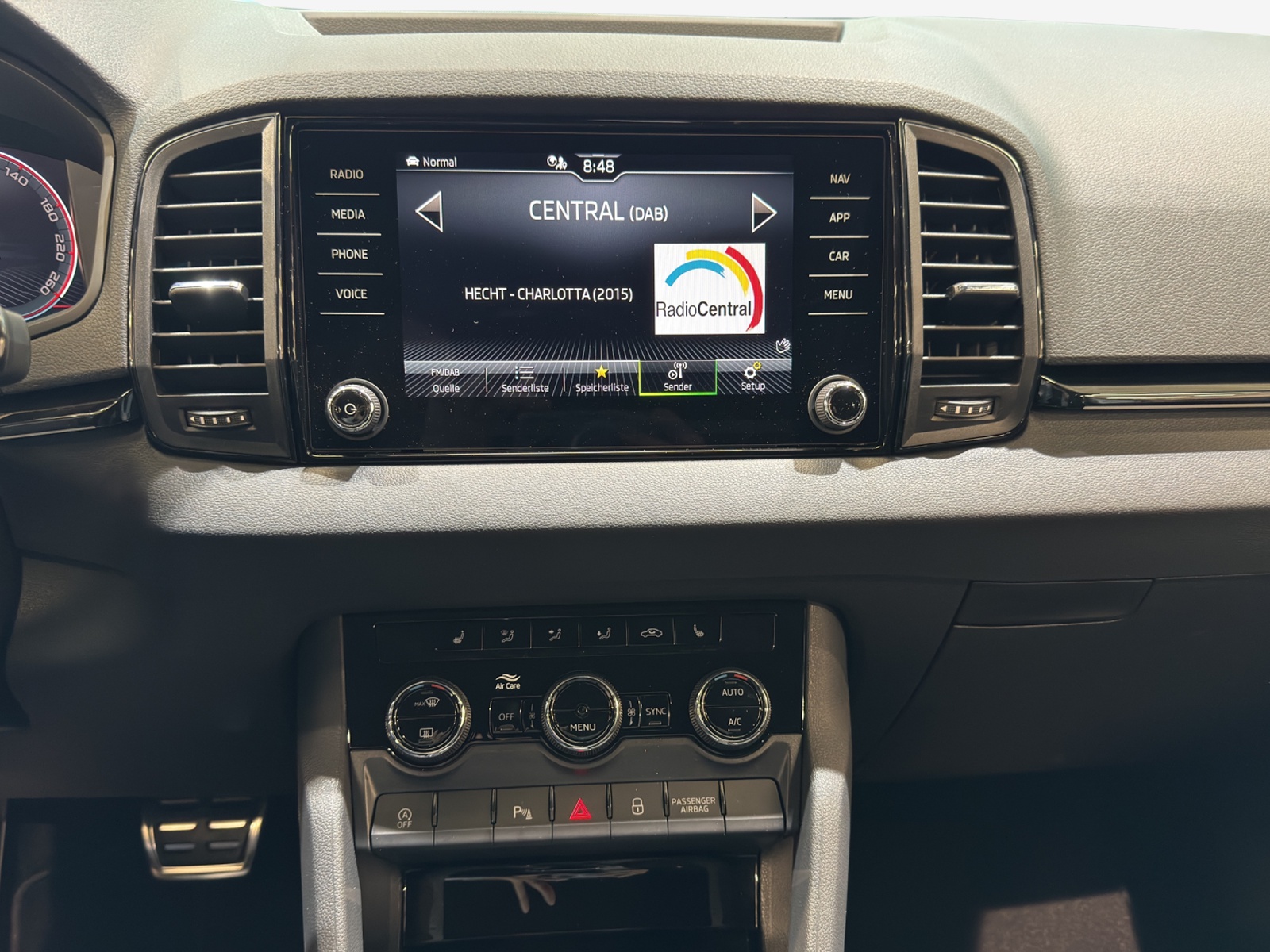 SKODA Karoq 1.5 TSI SportLine DSG-image-10