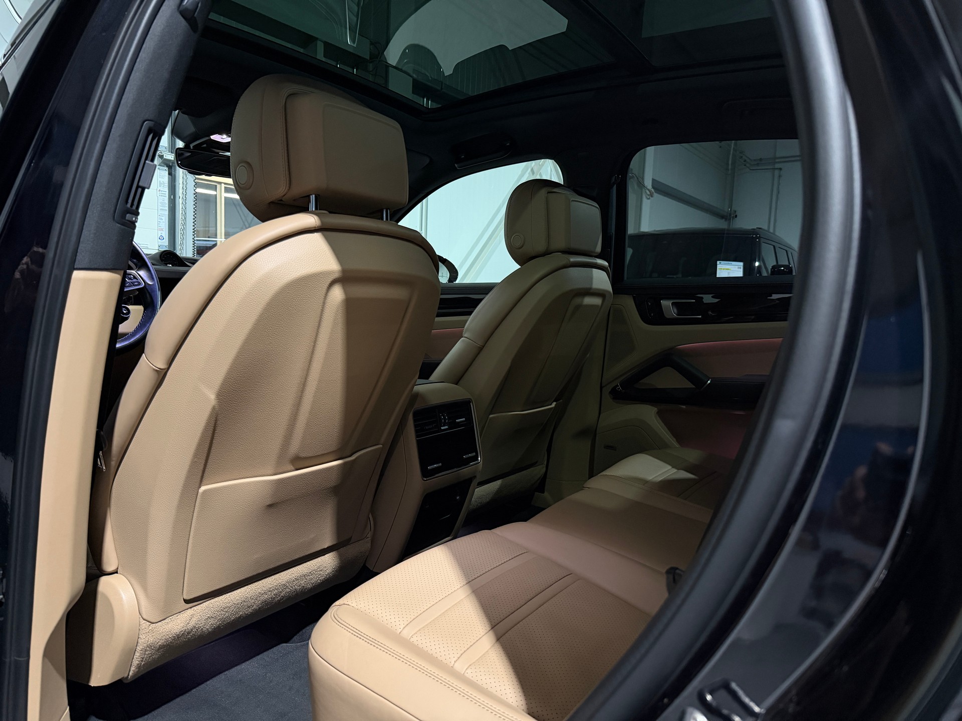 PORSCHE Cayenne E-Hybrid (CH) AHK 3500KG-image-24