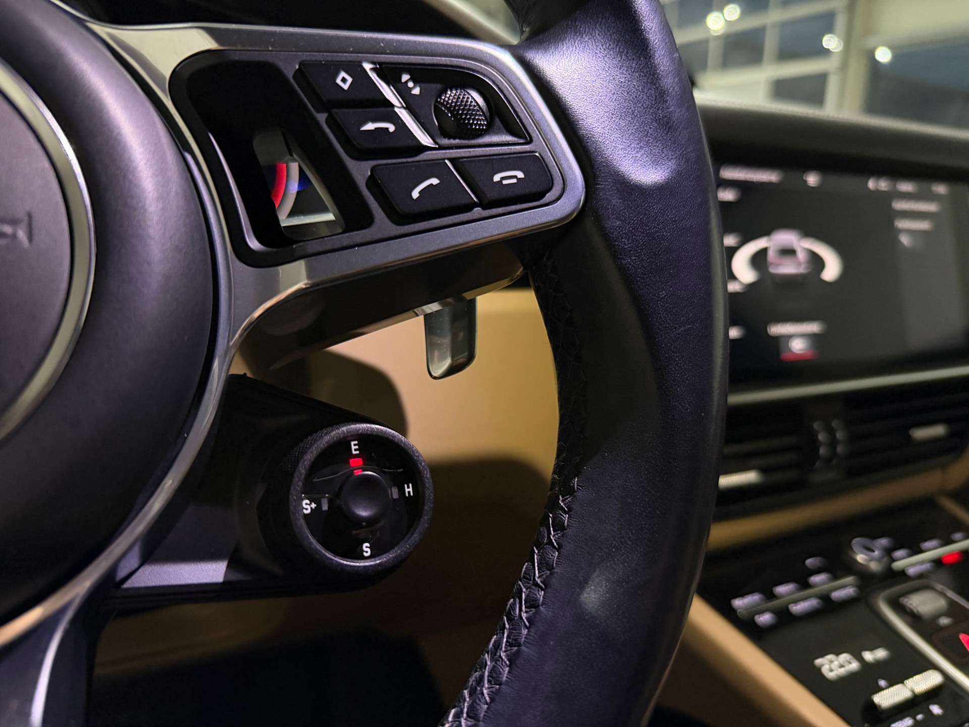 PORSCHE Cayenne E-Hybrid (CH) AHK 3500KG-image-12