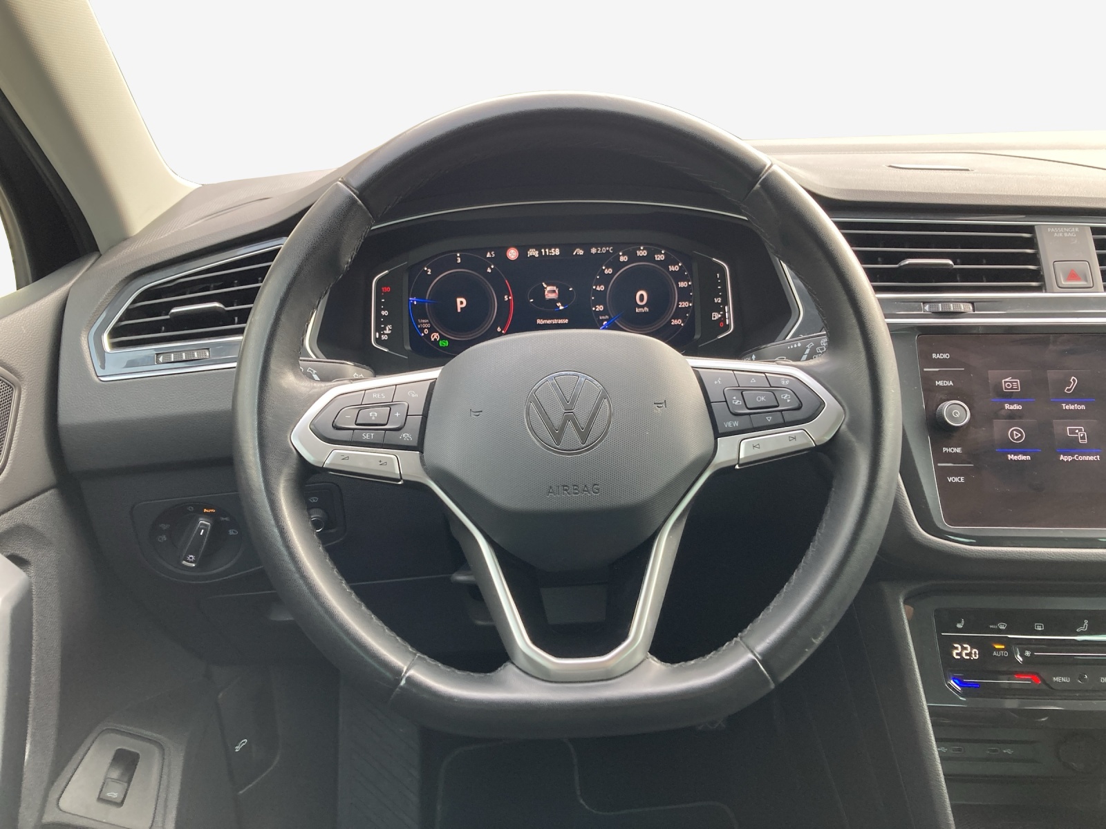 VW Tiguan 2.0 TDI SCR Elegance 4Motion DSG-image-9