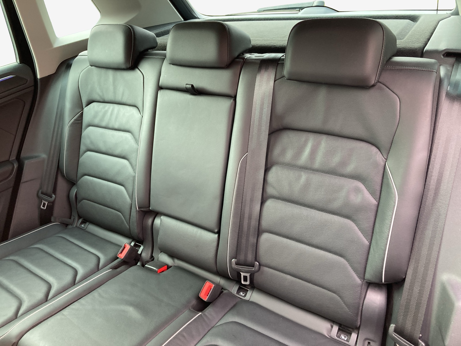 VW Tiguan 2.0 TDI SCR Elegance 4Motion DSG-image-11