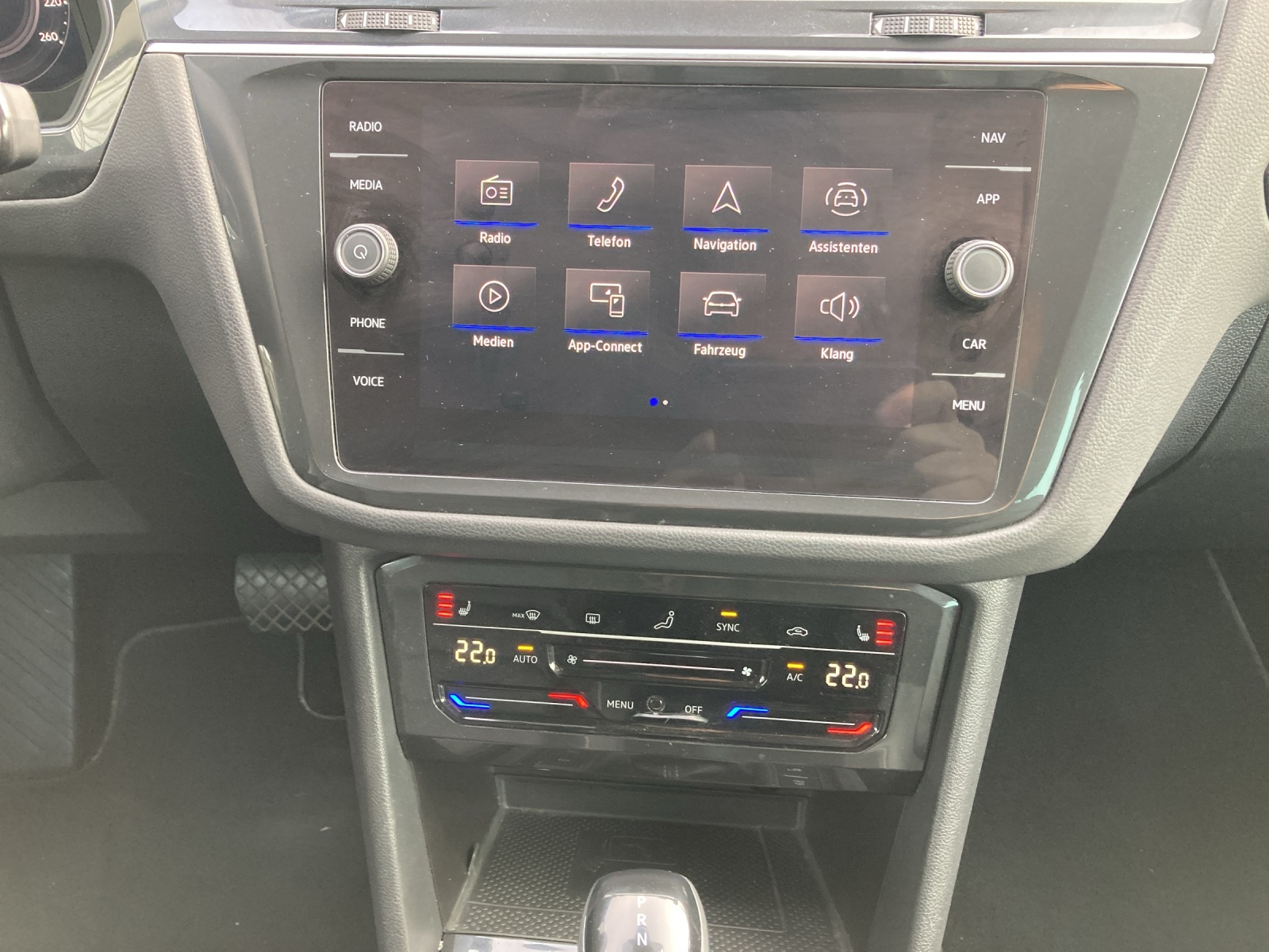 VW Tiguan 2.0 TDI SCR Elegance 4Motion DSG-image-10