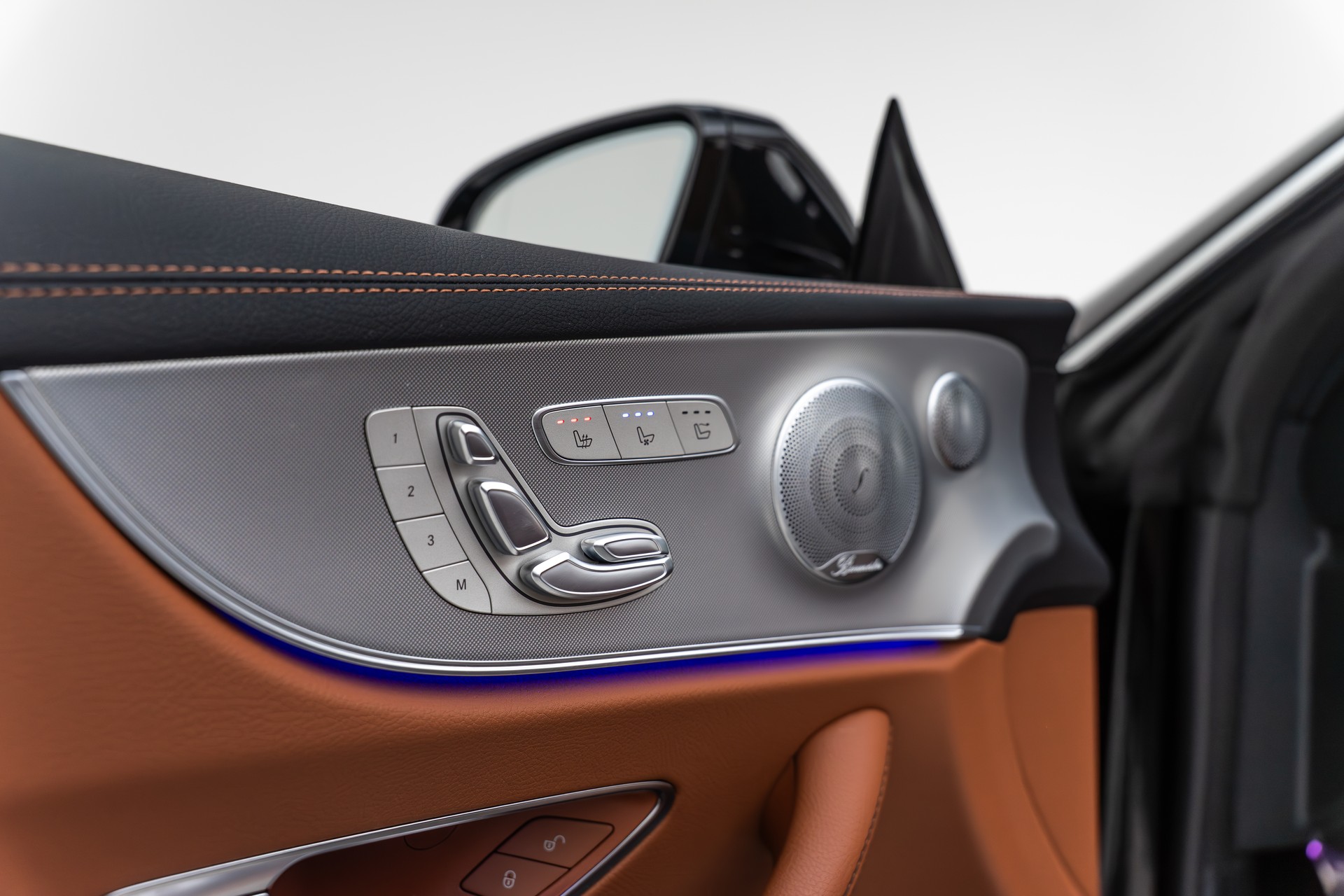 MERCEDES-BENZ E 400 Cabriolet AMG Line 4 Matic 9G-Tronic-image-17