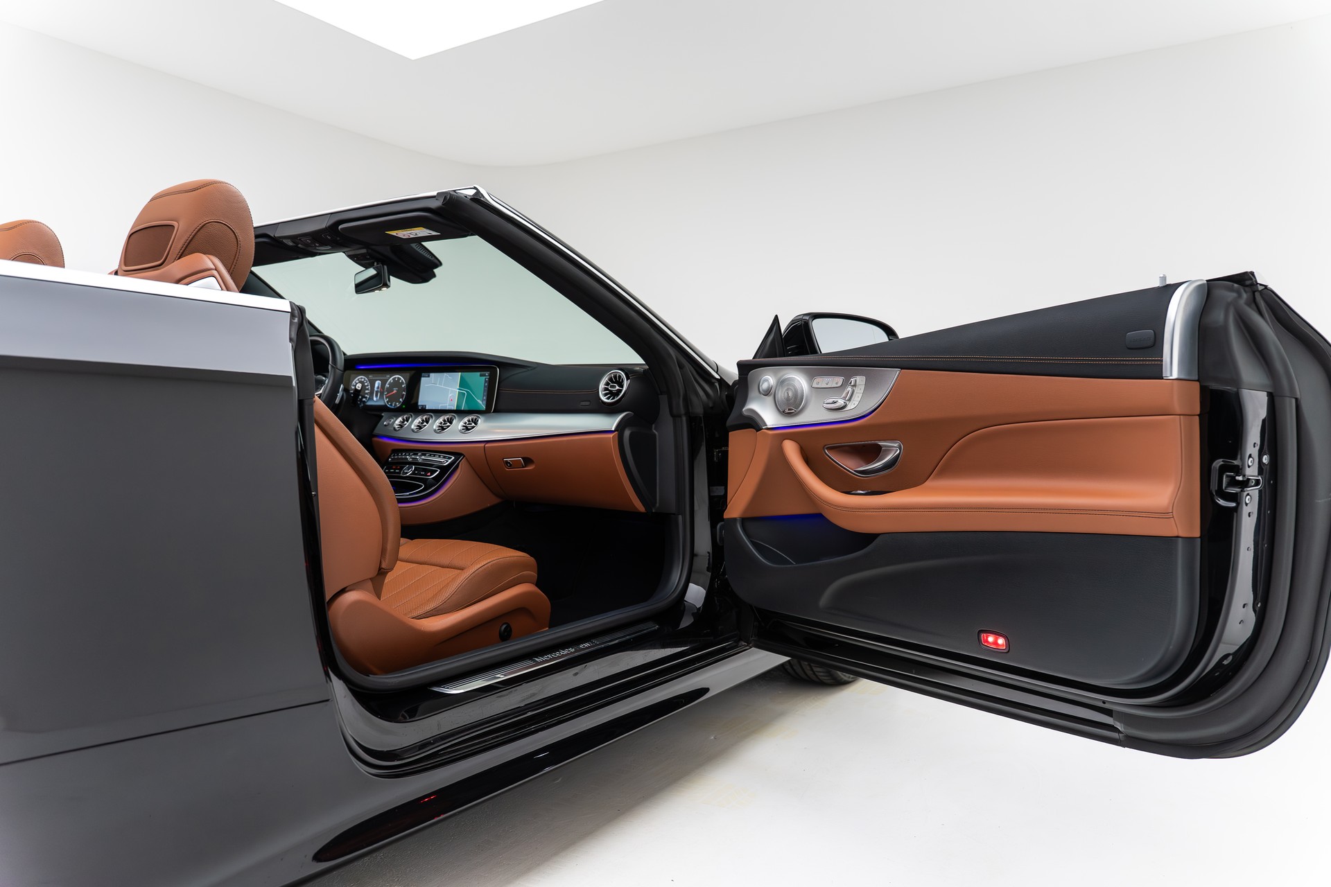 MERCEDES-BENZ E 400 Cabriolet AMG Line 4 Matic 9G-Tronic-image-28