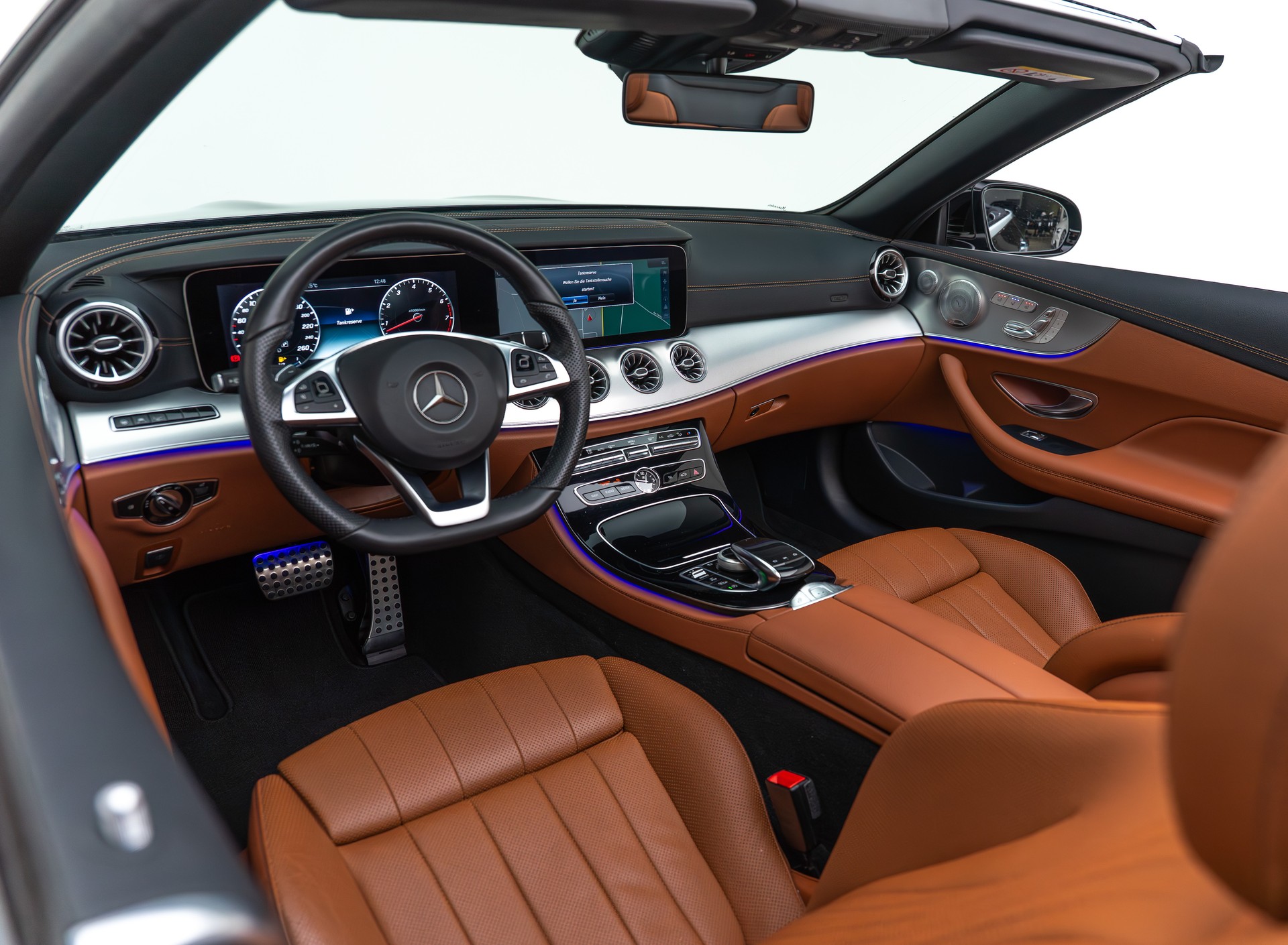 MERCEDES-BENZ E 400 Cabriolet AMG Line 4 Matic 9G-Tronic-image-23