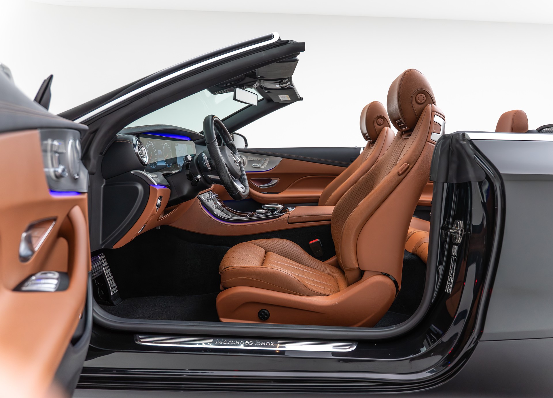 MERCEDES-BENZ E 400 Cabriolet AMG Line 4 Matic 9G-Tronic-image-16