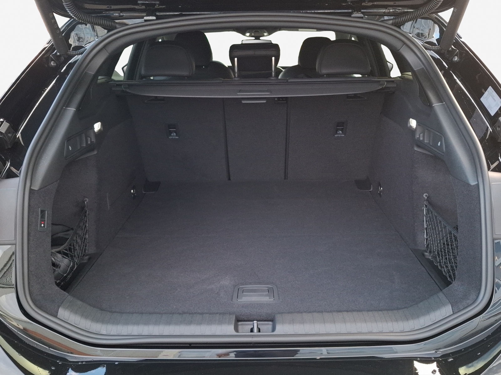 AUDI A6 Avant e-tron quattro-image-12