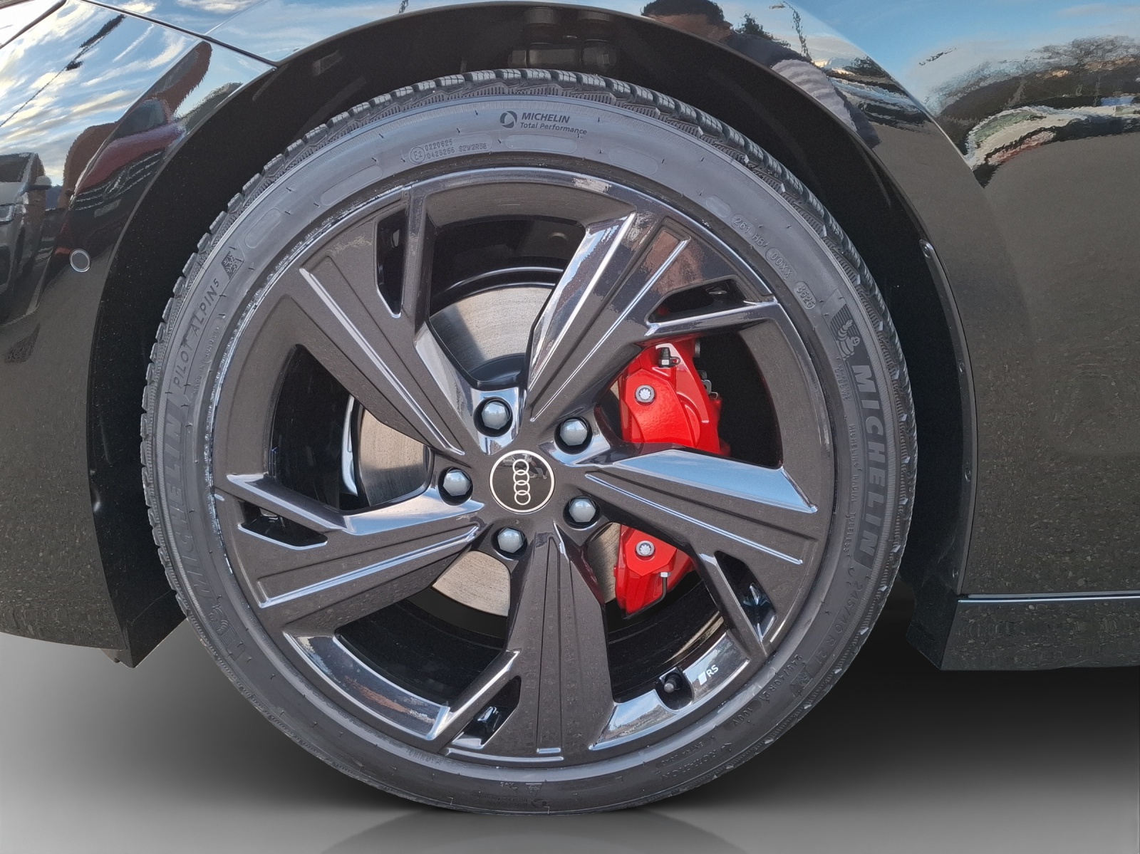 AUDI A6 Avant e-tron quattro-image-13