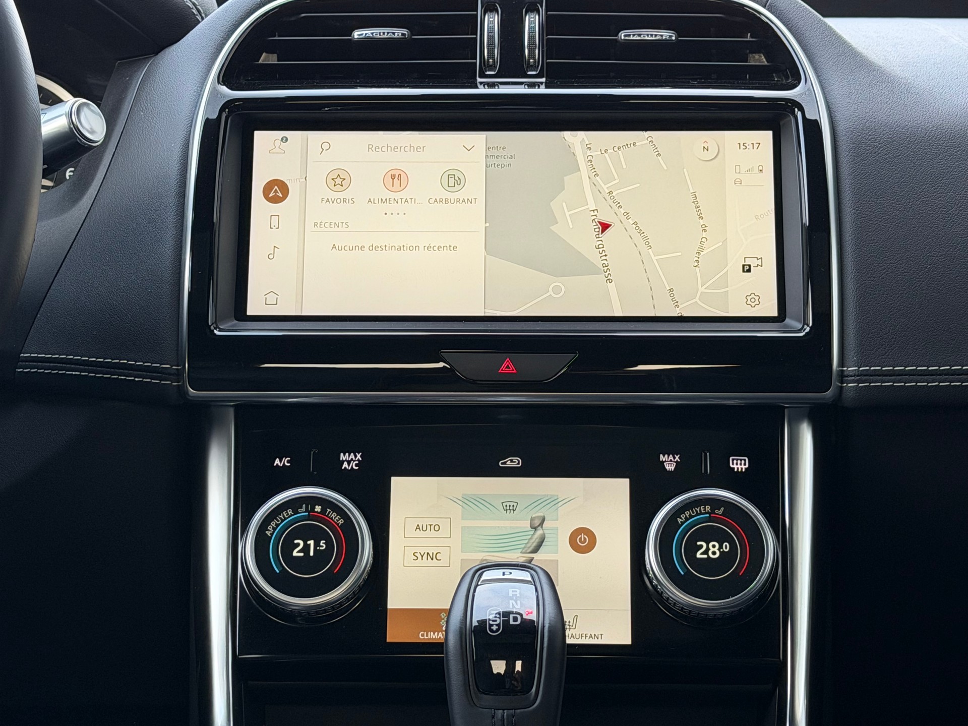 JAGUAR XE 2.0 R-Dynamic Black P250 RWD Automat-image-10