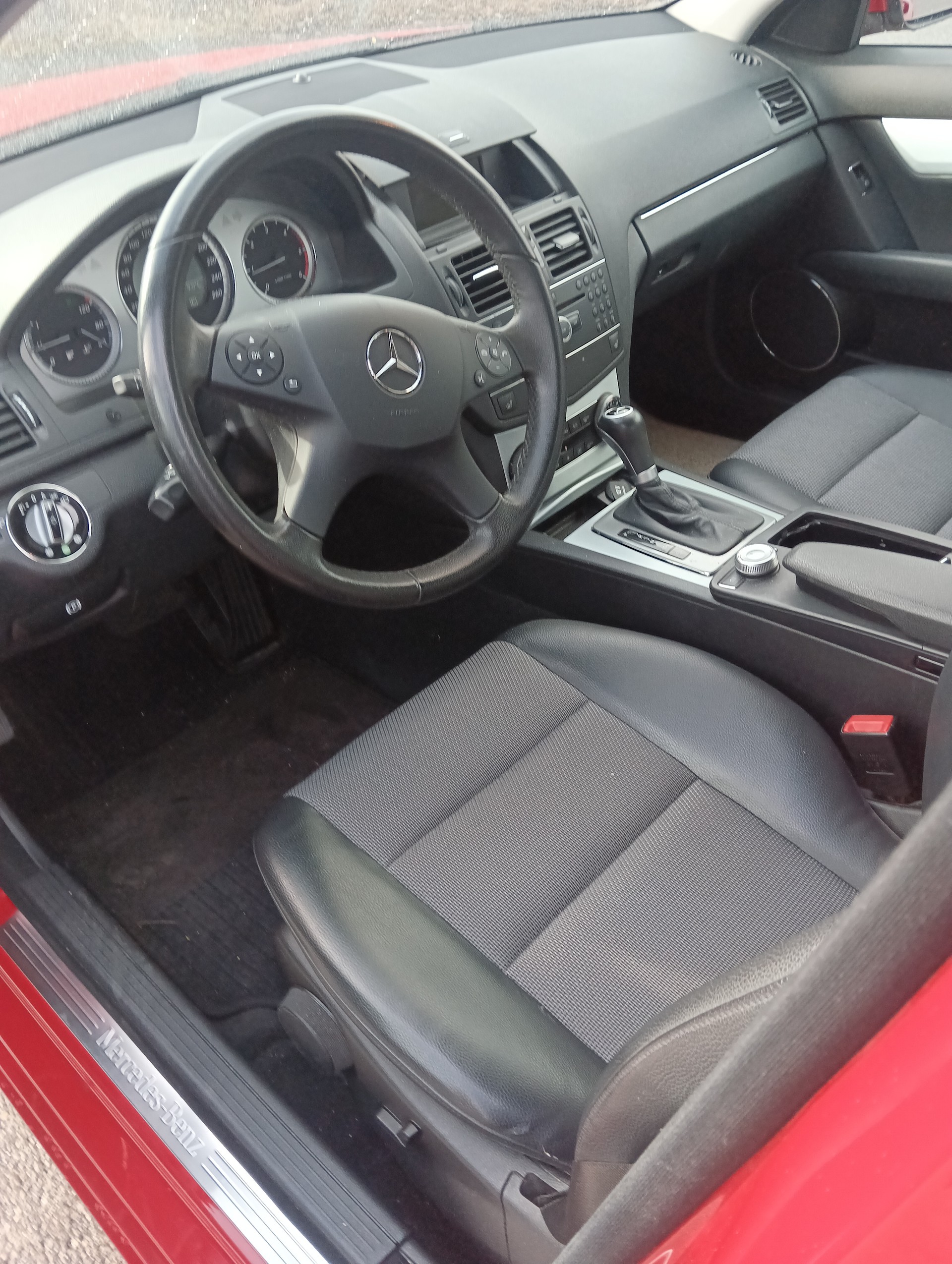 MERCEDES-BENZ C 200-image-1