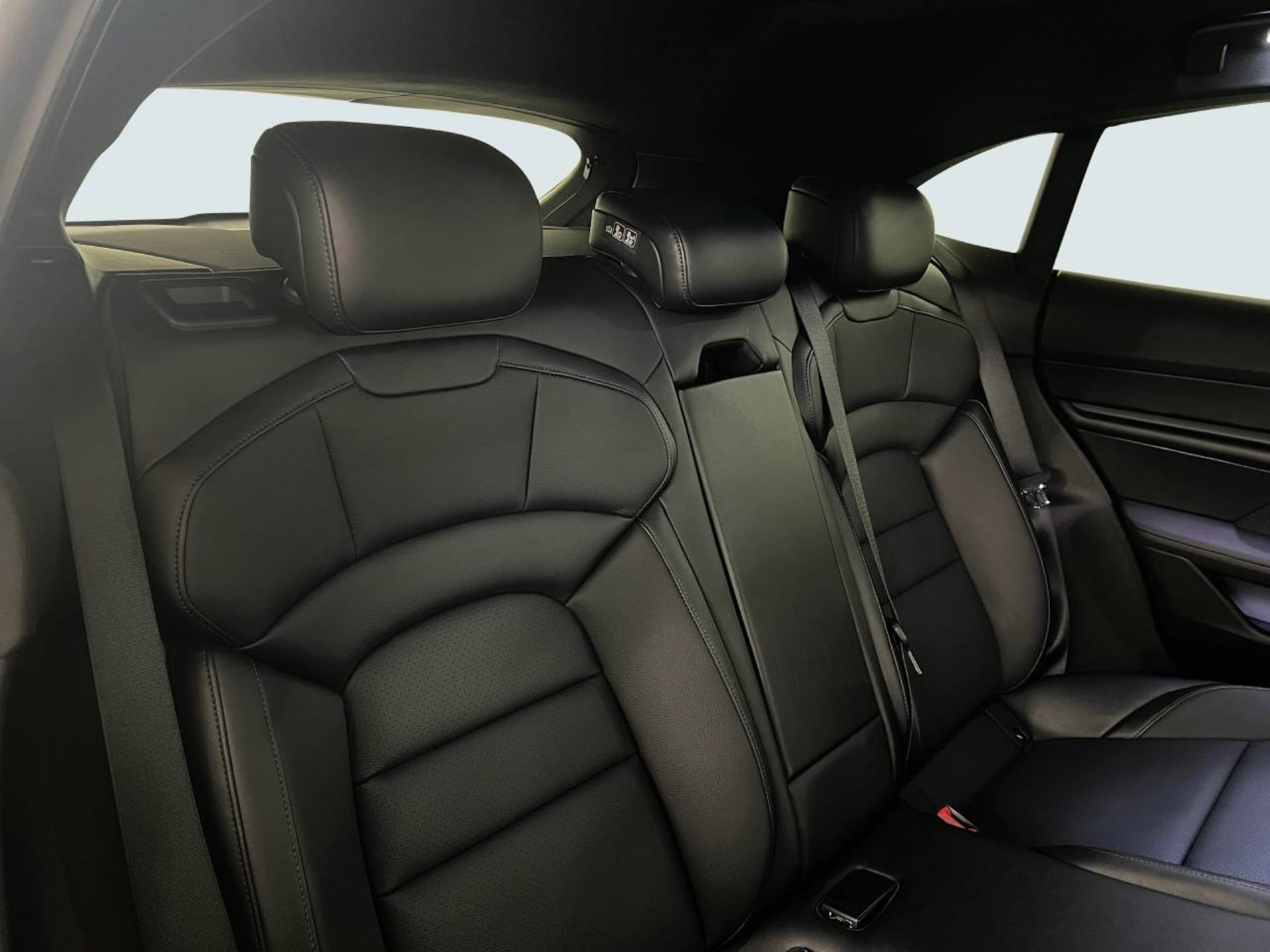 PORSCHE Taycan Sport Turismo-image-24