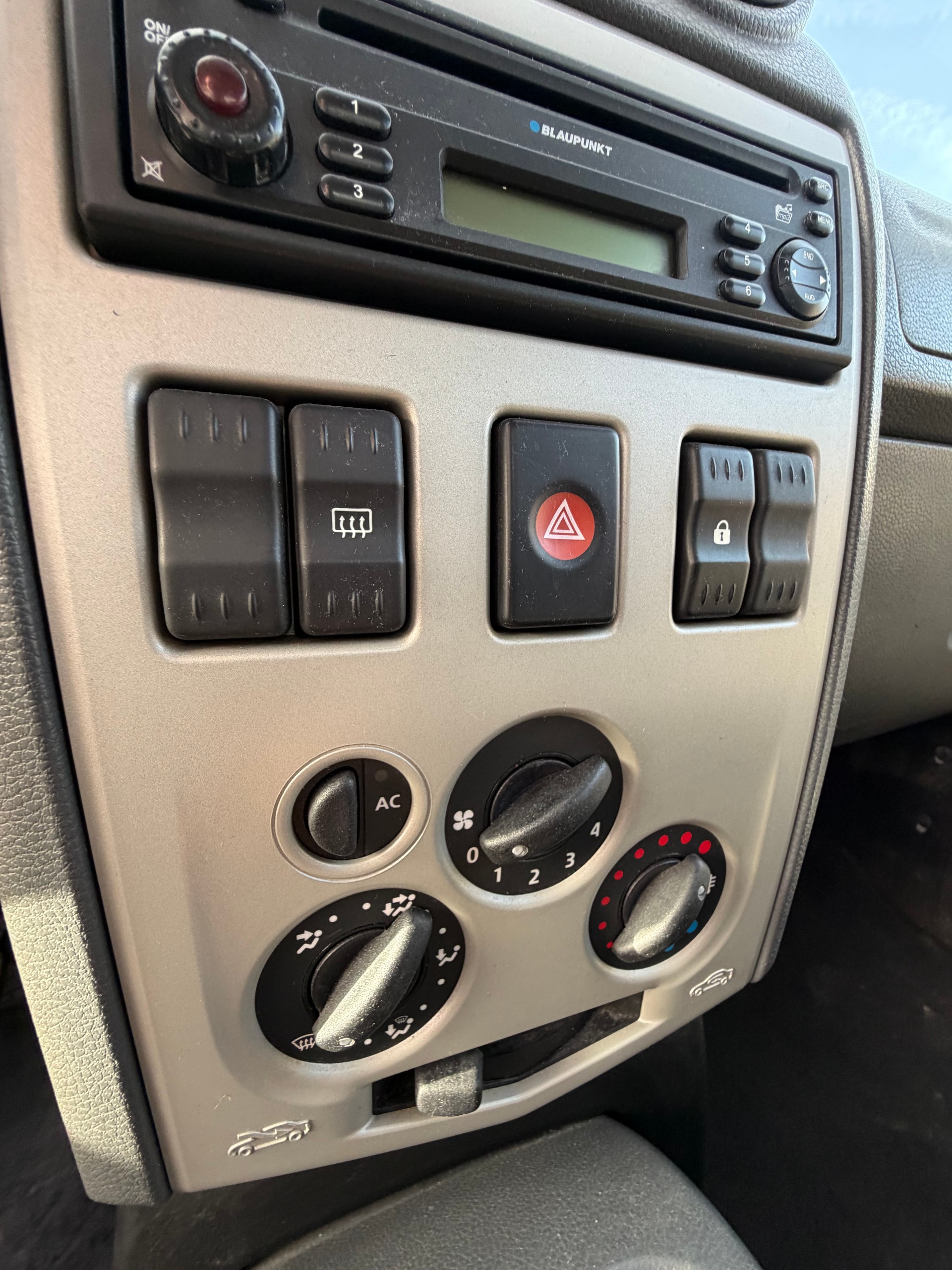 DACIA Logan 1.5 dCi Ambiance-image-1