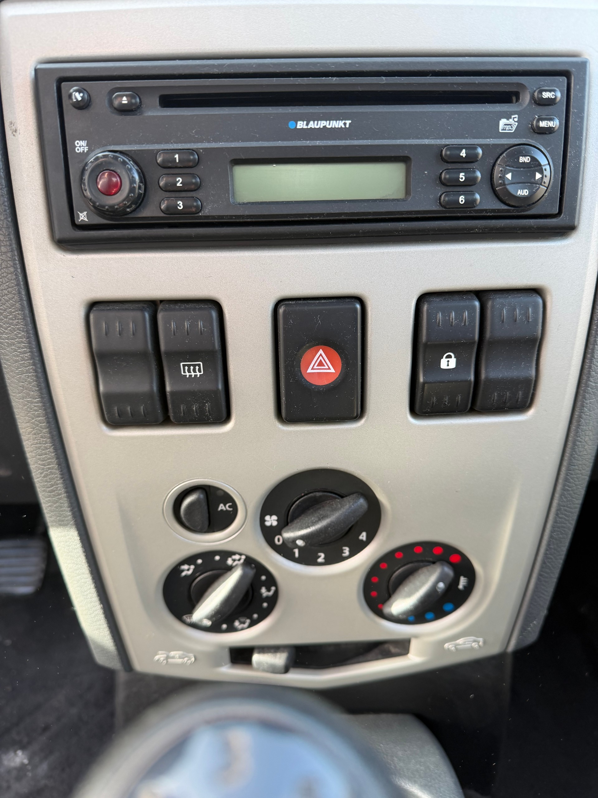 DACIA Logan 1.5 dCi Ambiance-image-5