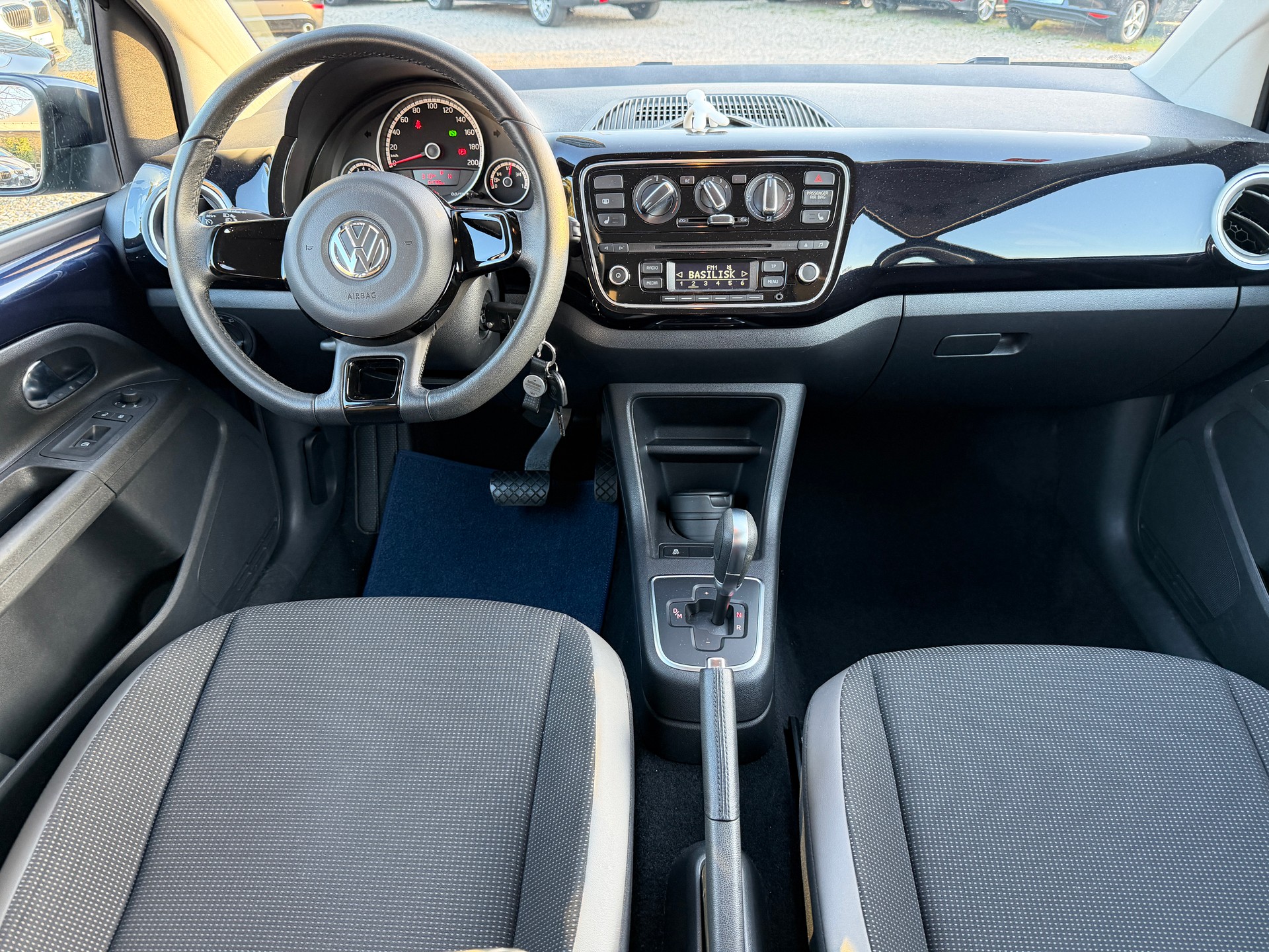 VW Up 1.0 black up ASG-image-1