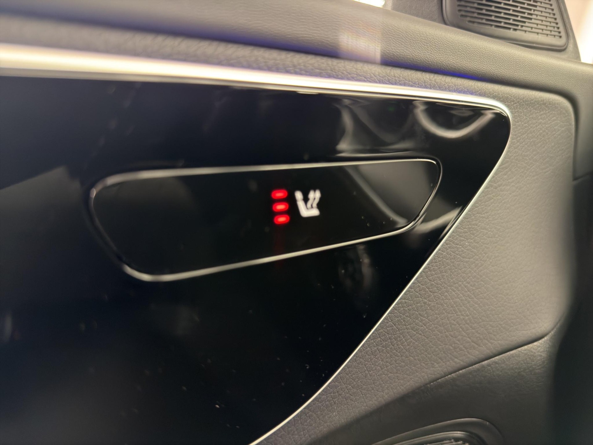 MERCEDES-BENZ C 220 d AMG Line 4matic Kombi-image-11
