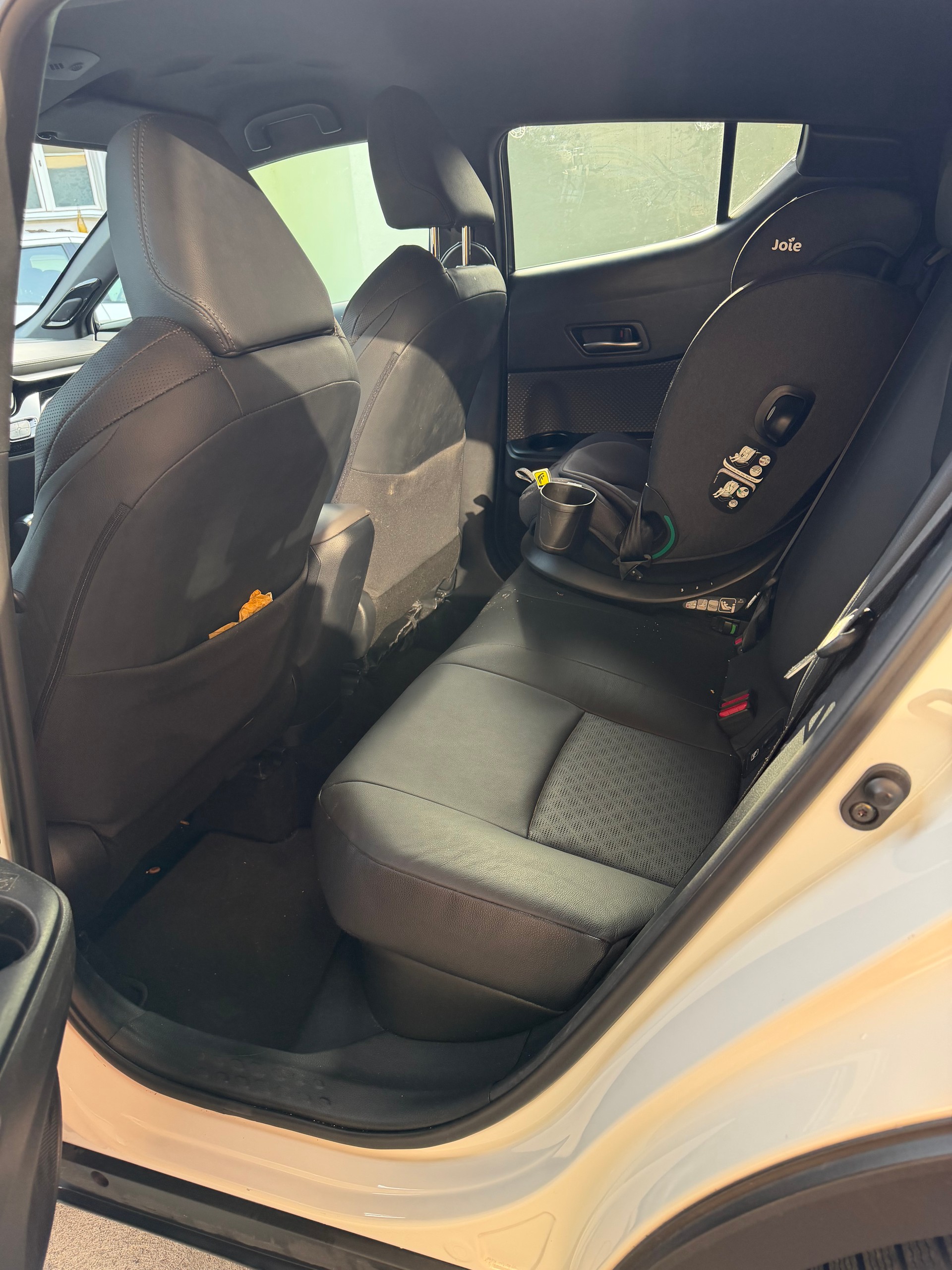 TOYOTA C-HR 2.0 HSD CVT Premium-image-8