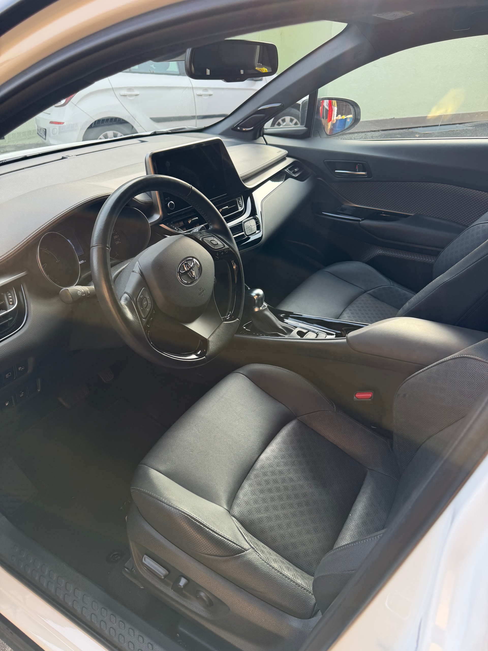TOYOTA C-HR 2.0 HSD CVT Premium-image-5