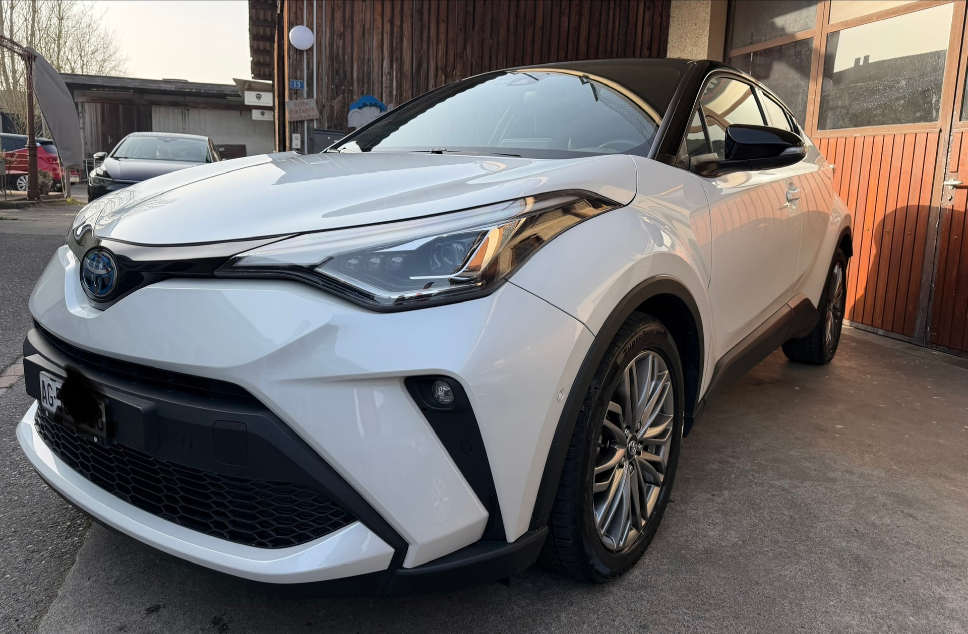 TOYOTA C-HR 2.0 HSD CVT Premium-image-1