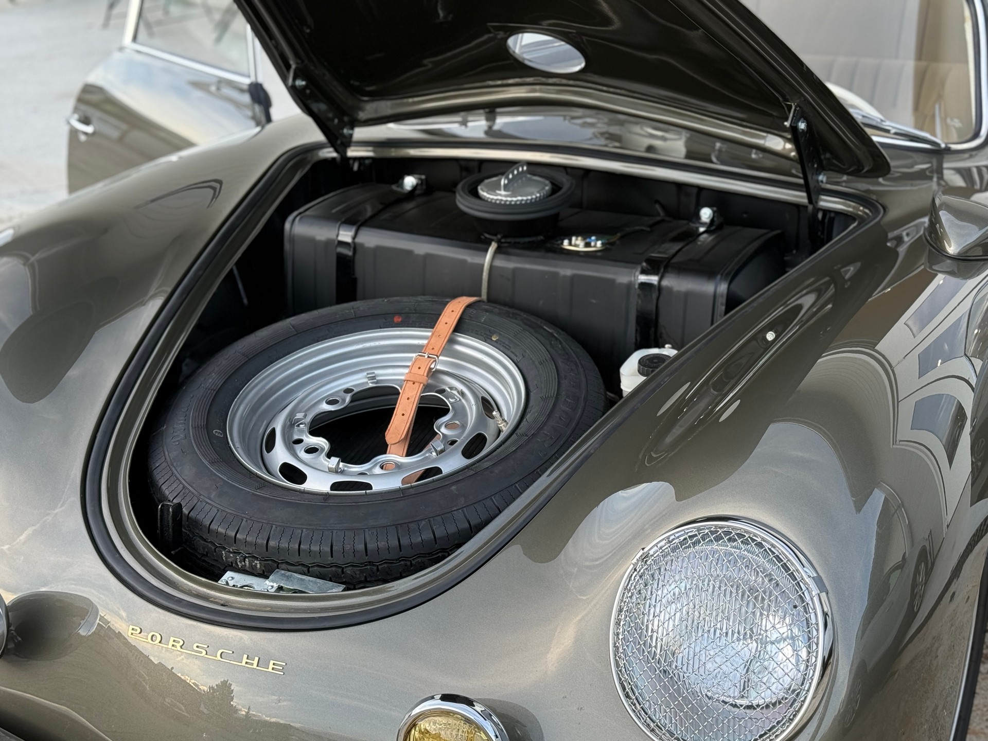 PORSCHE GT-image-12