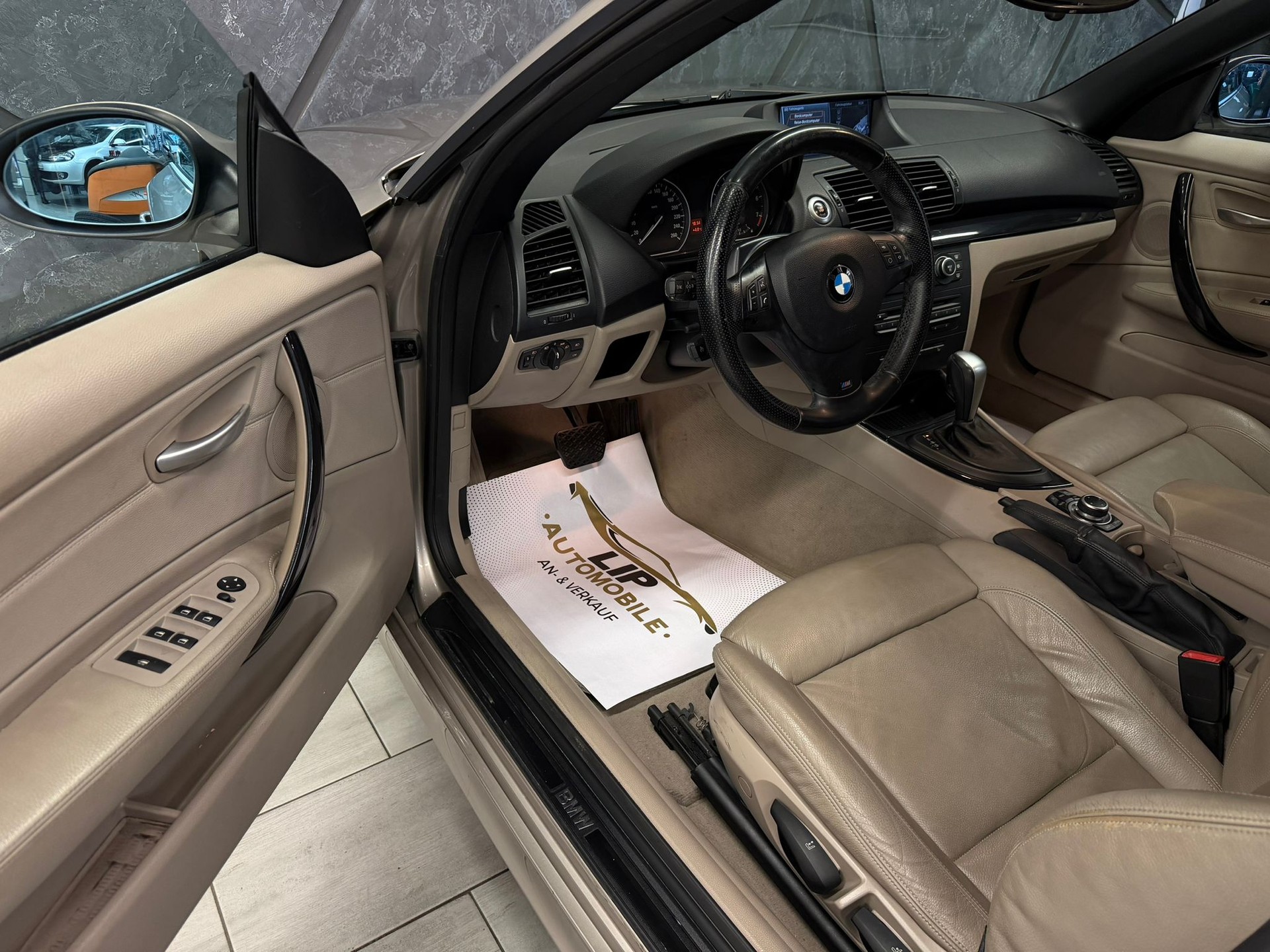BMW 120i Cabrio Steptronic-image-10