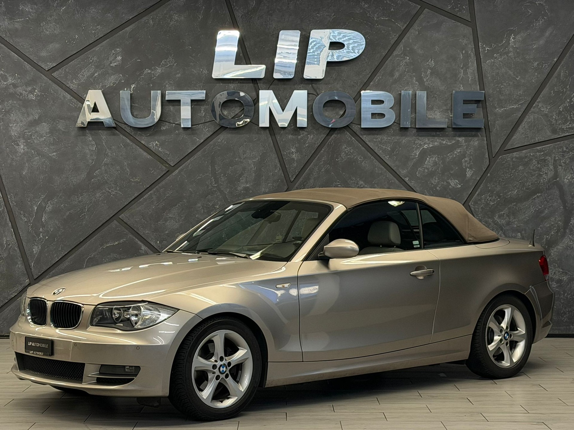 BMW 120i Cabrio Steptronic-image-0