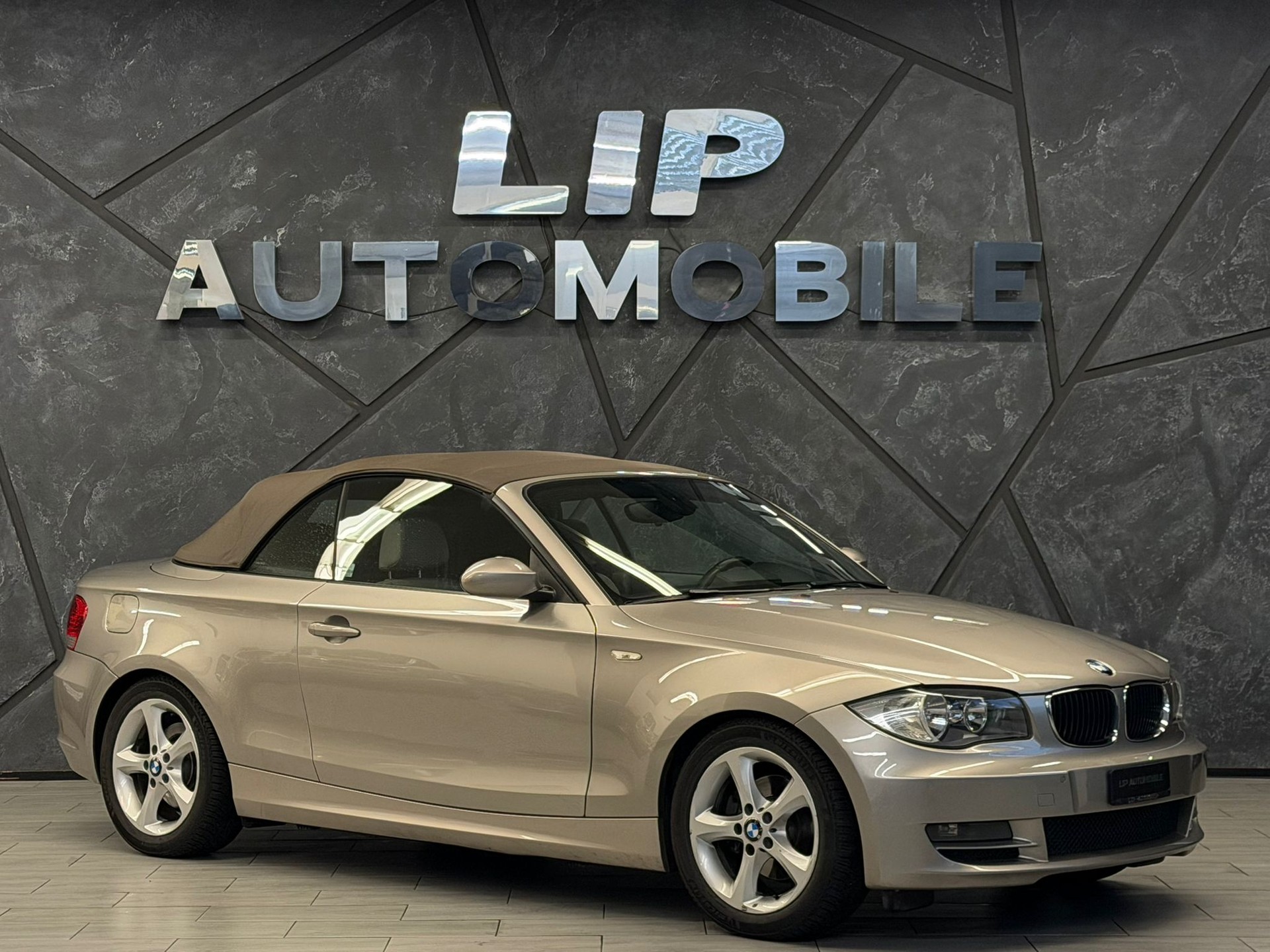 BMW 120i Cabrio Steptronic-image-2