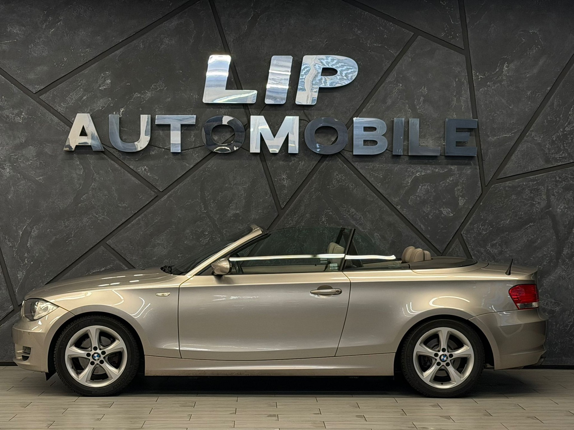 BMW 120i Cabrio Steptronic-image-4