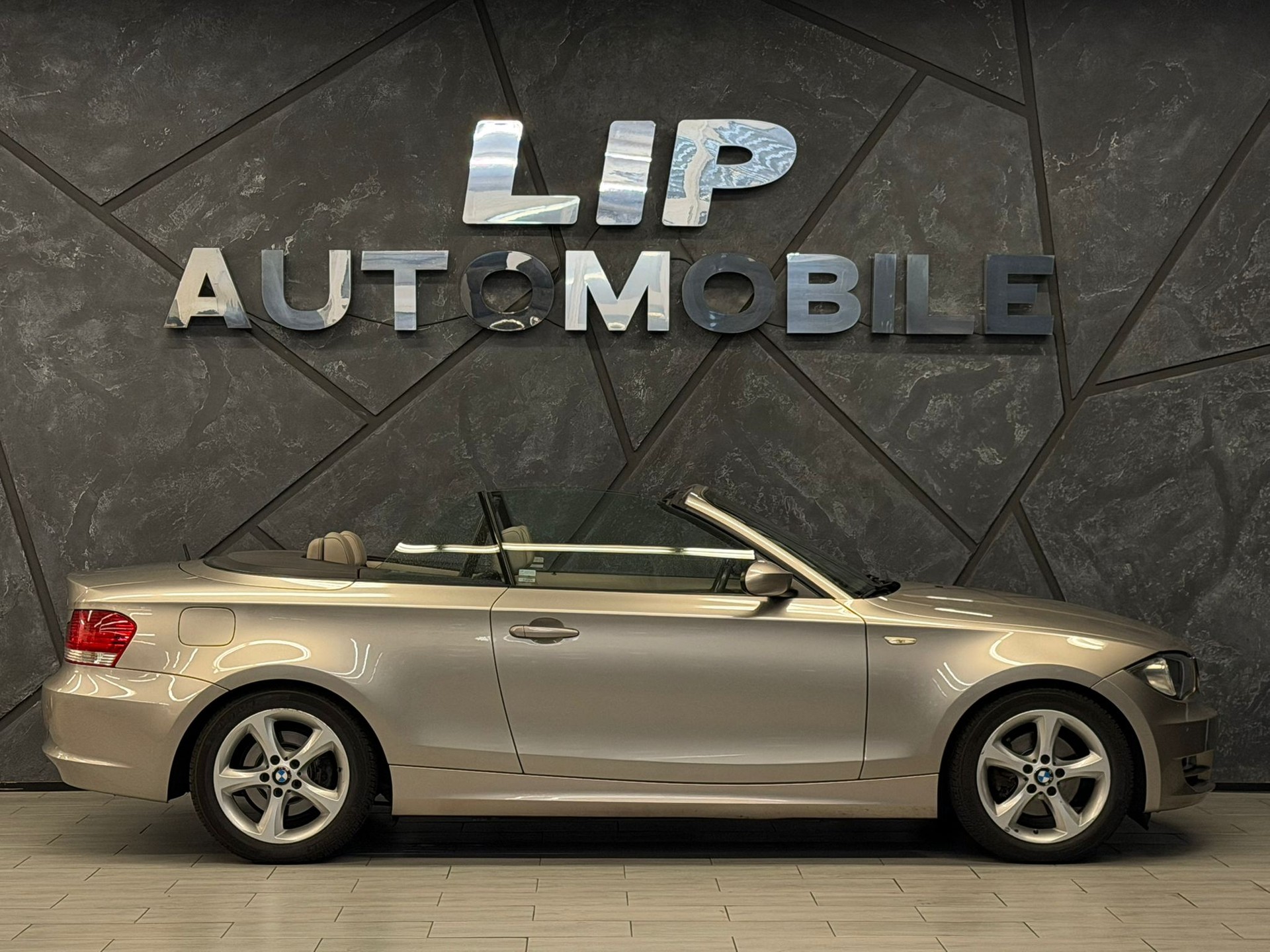 BMW 120i Cabrio Steptronic-image-3