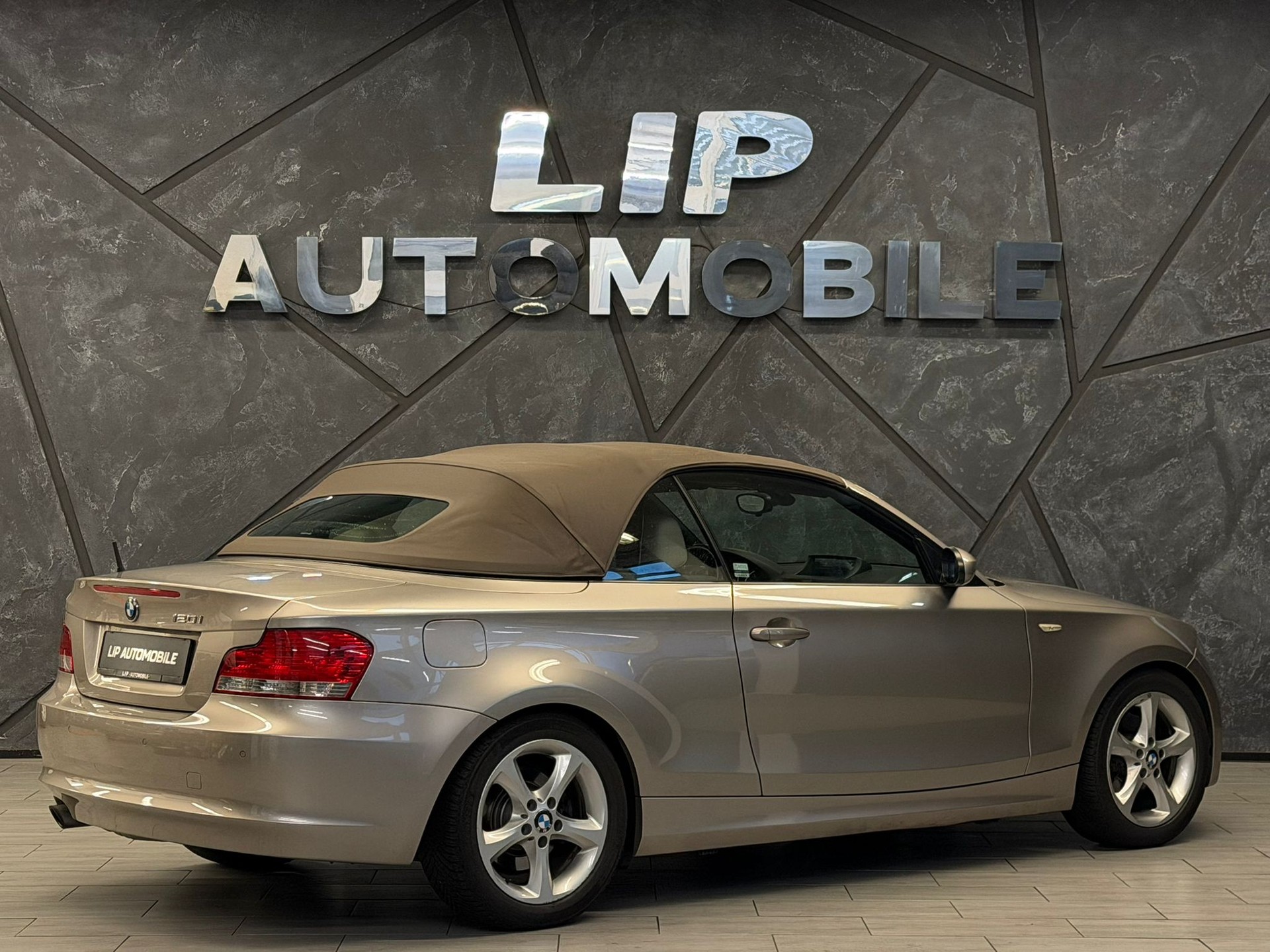BMW 120i Cabrio Steptronic-image-5