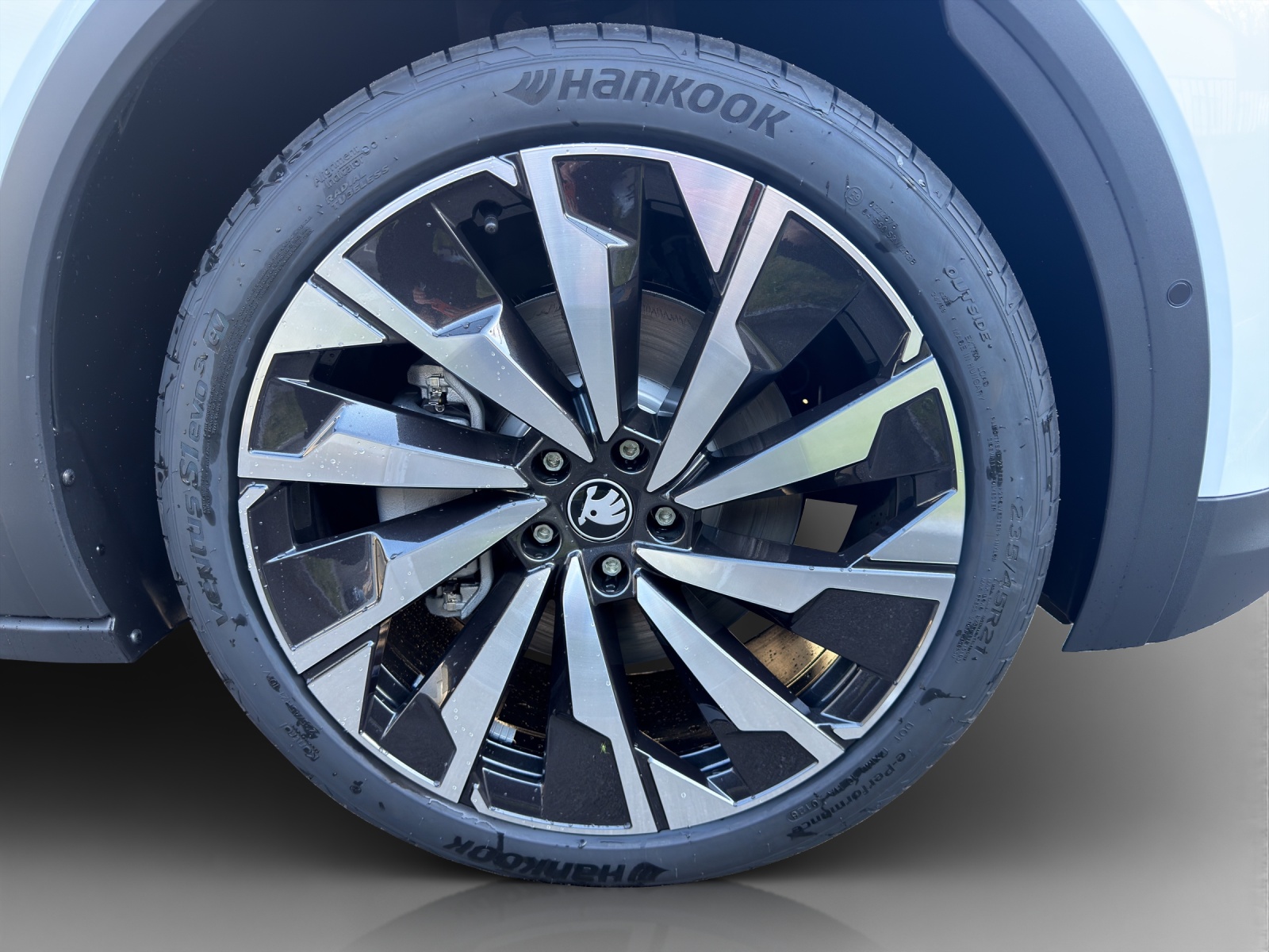 SKODA Elroq 85x Sportline 4x4-image-15