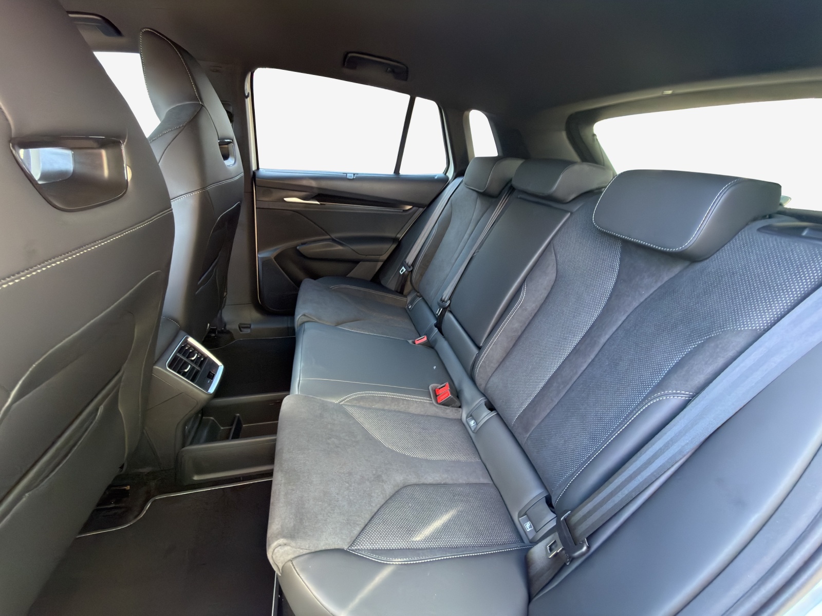 SKODA Elroq 85x Sportline 4x4-image-11