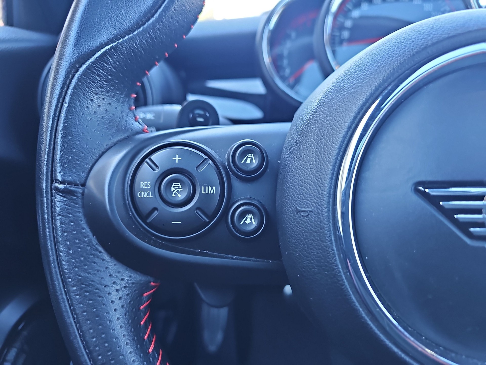 MINI Cooper John Cooper Works Steptronic-image-14